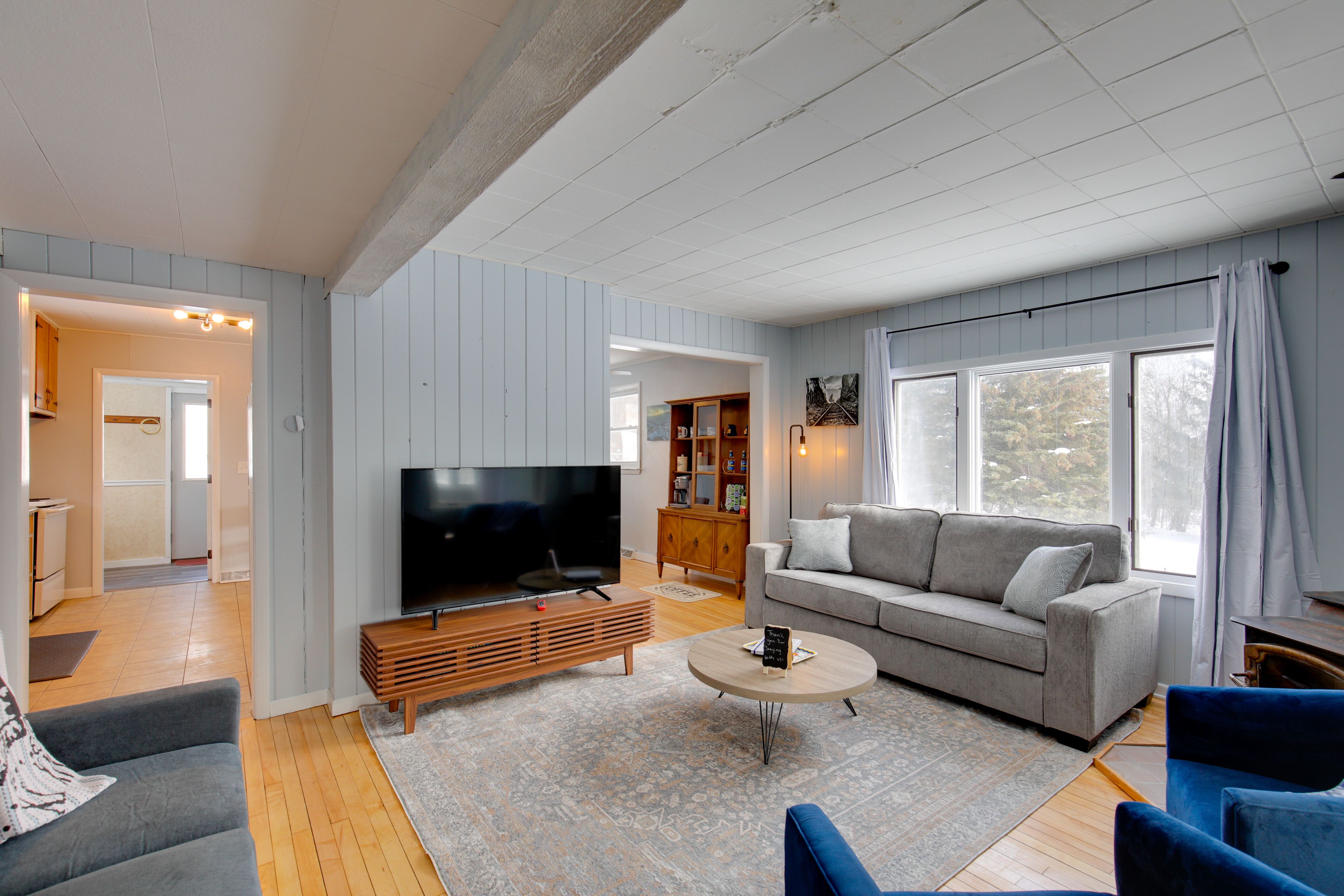 Living Room | 1st Floor | Central Heating | Sleeper Sofa