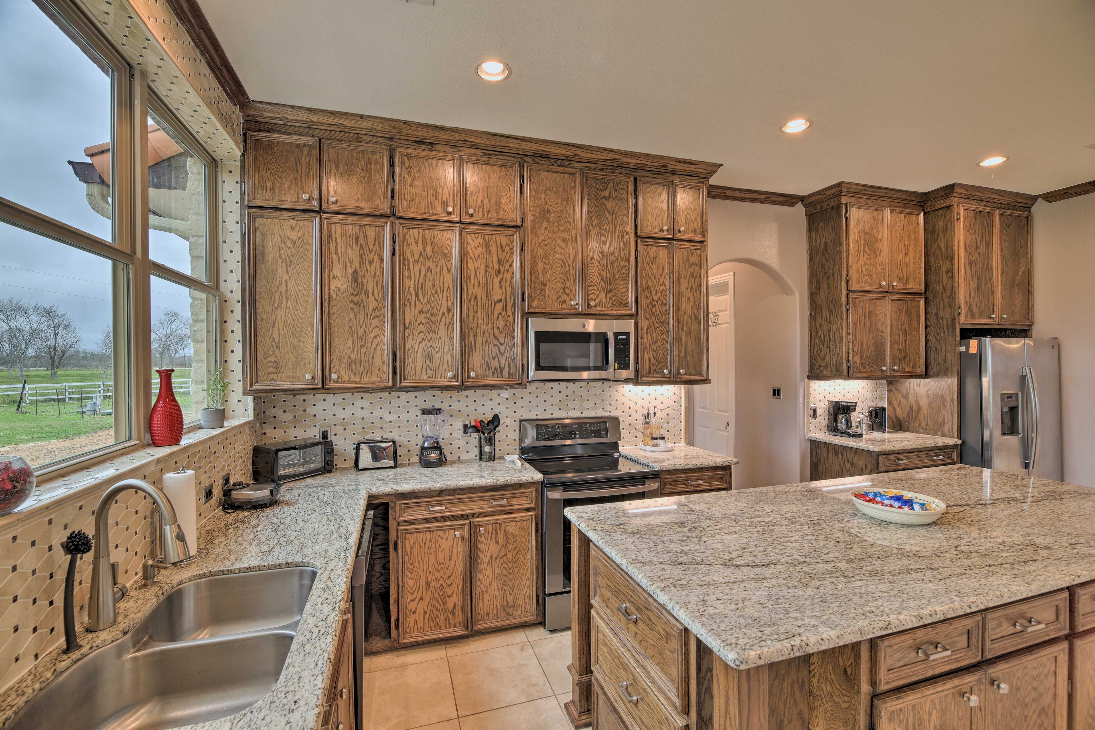 Kitchen | Drip Coffee Maker | Complimentary Spices