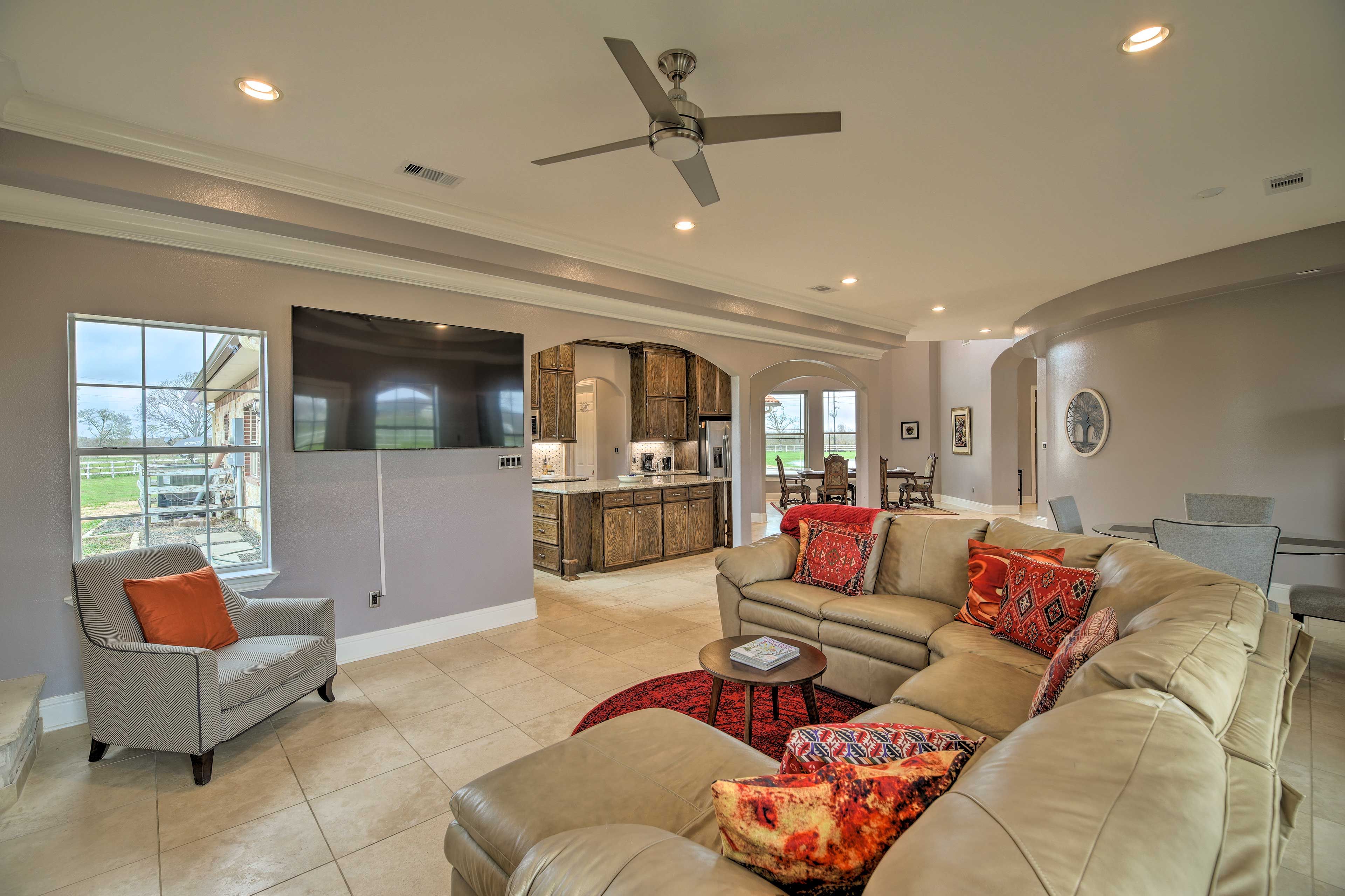 Living Room | Free WiFi | Smart TV