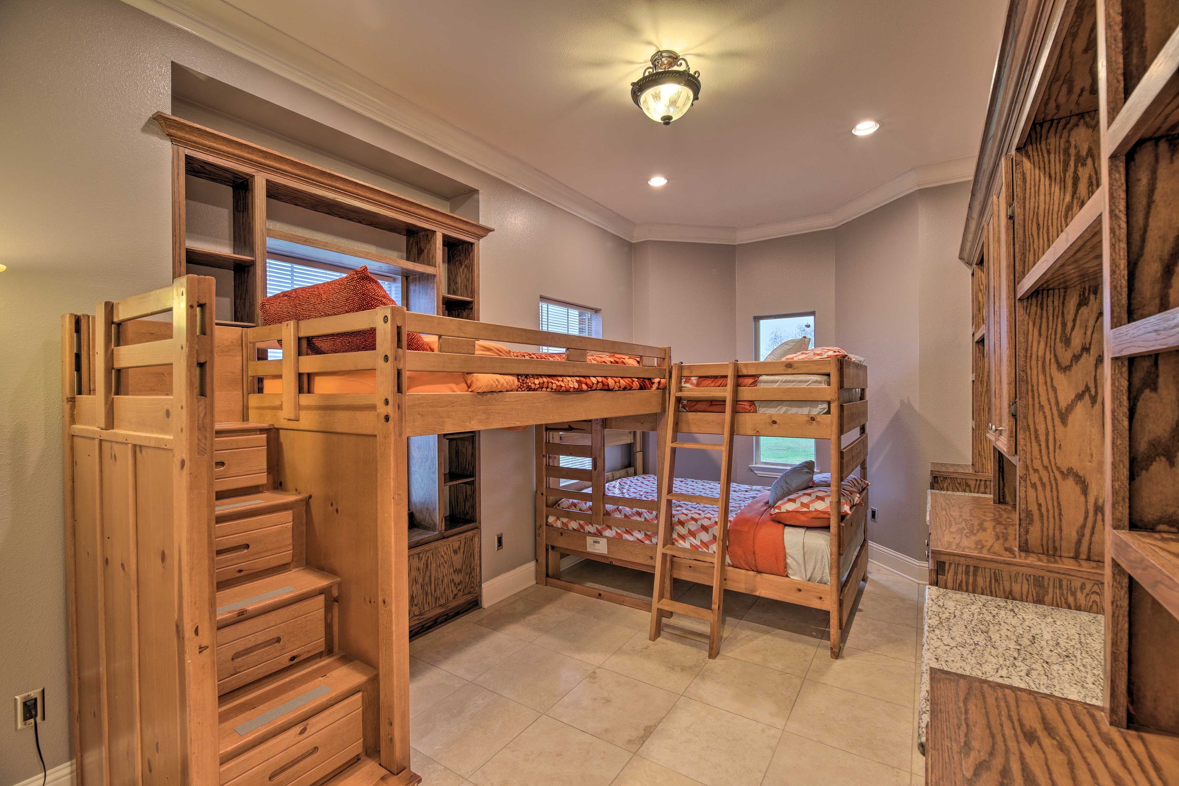 Bedroom 7 | Lower Level | Full Bunk Bed | Lofted Twin Bed