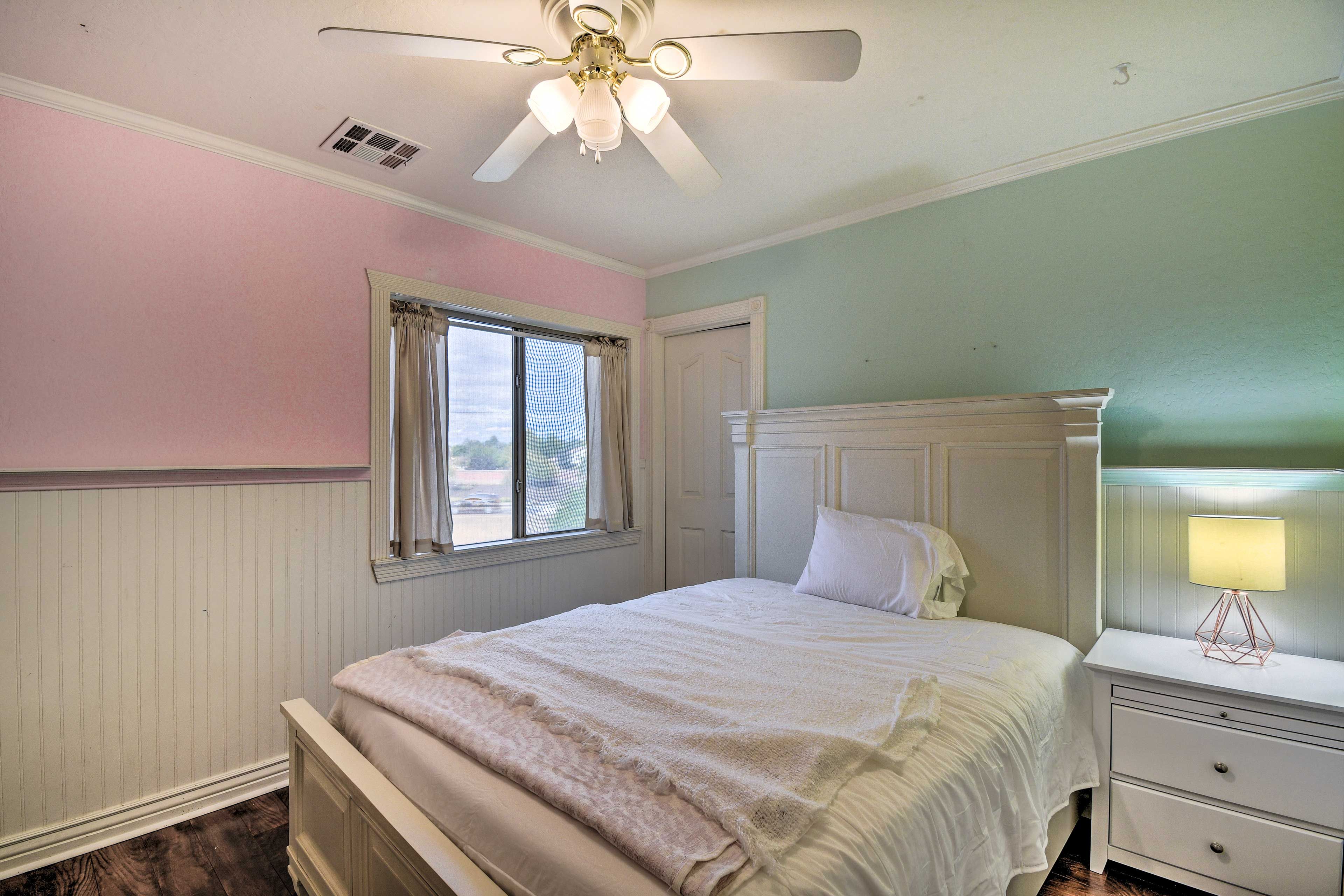 Bedroom 3 | Queen Bed