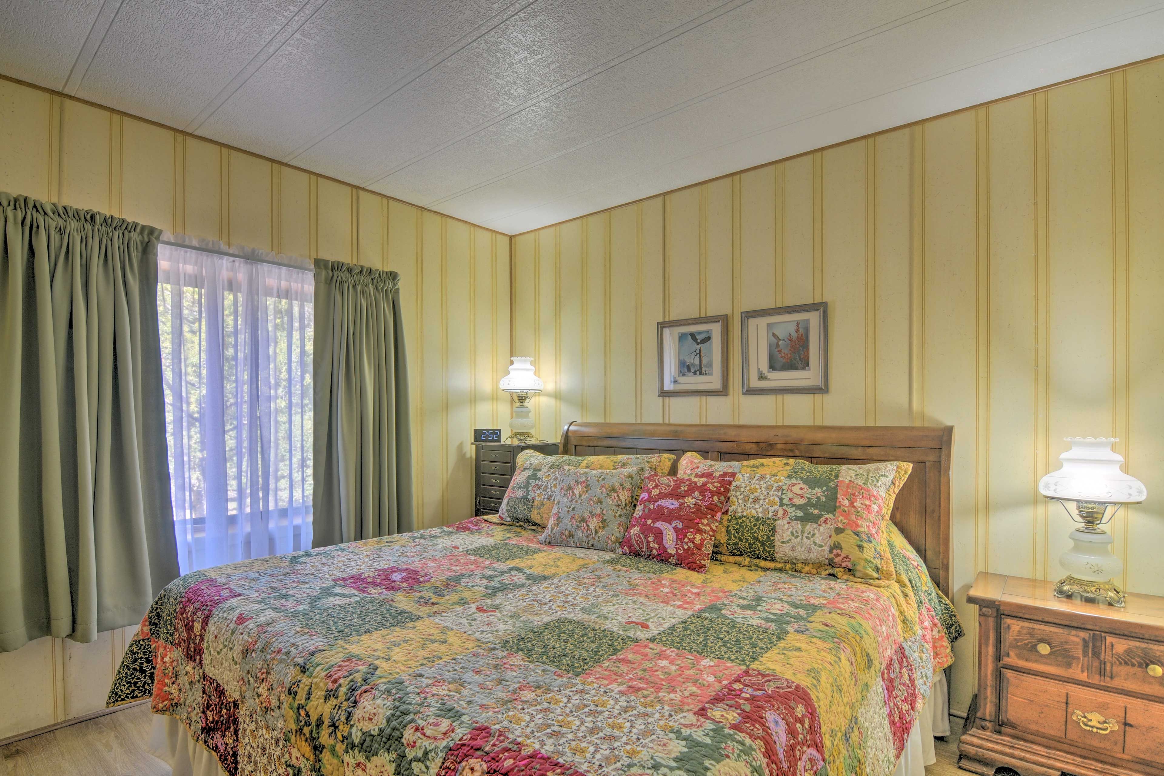 Bedroom 1 | King Bed