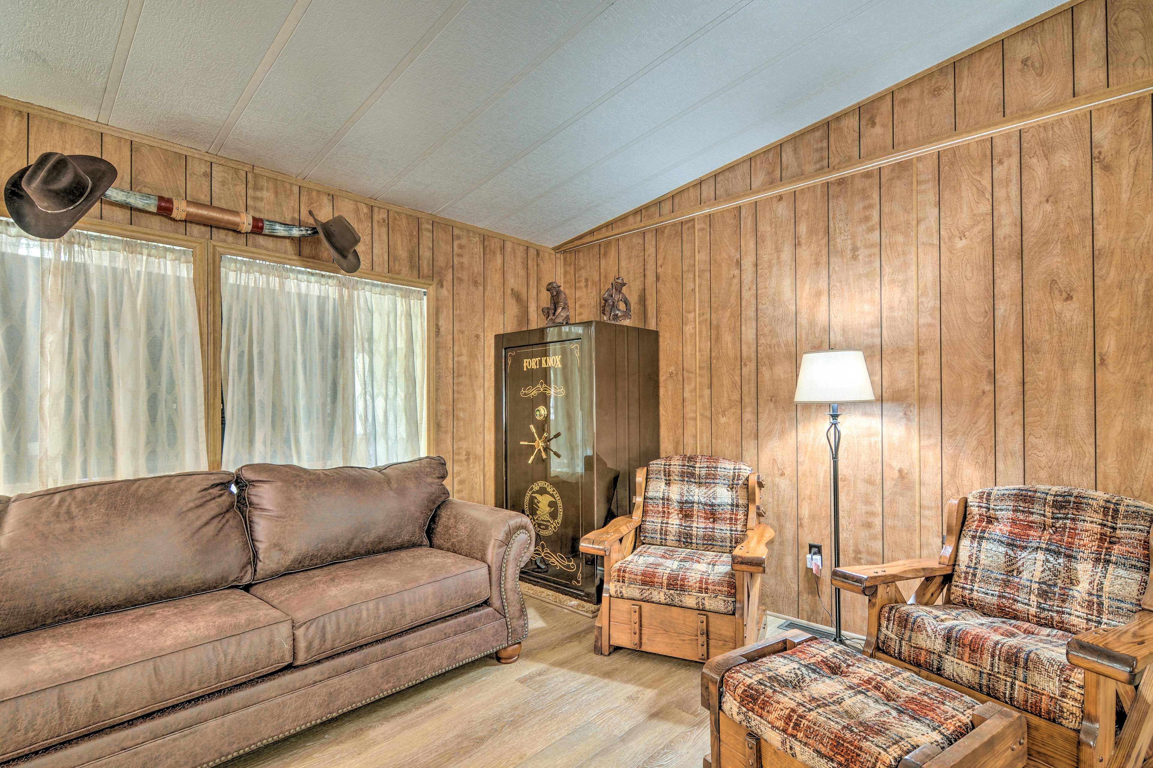 Sitting Room | Central A/C