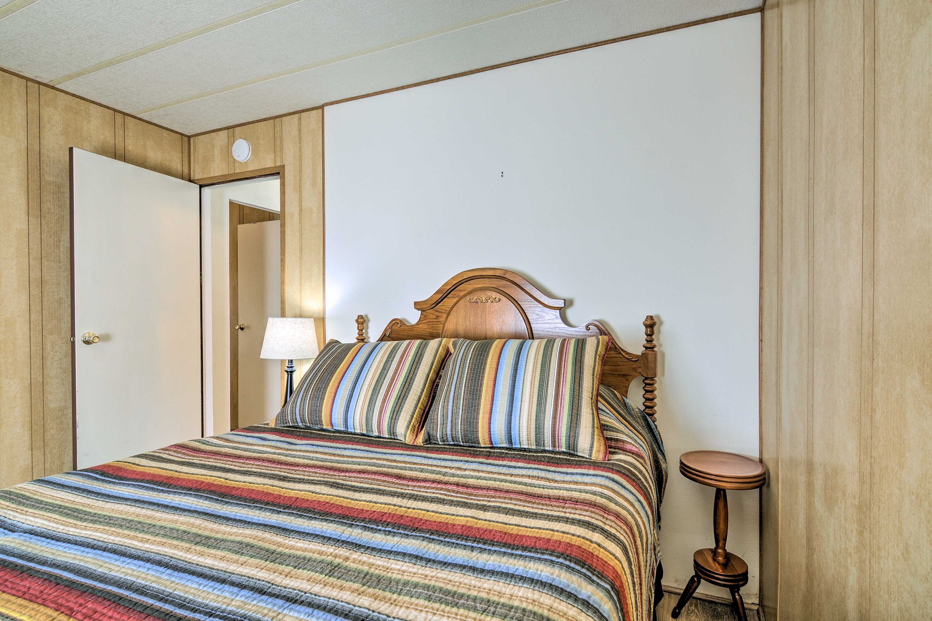 Bedroom 2 | Queen Bed