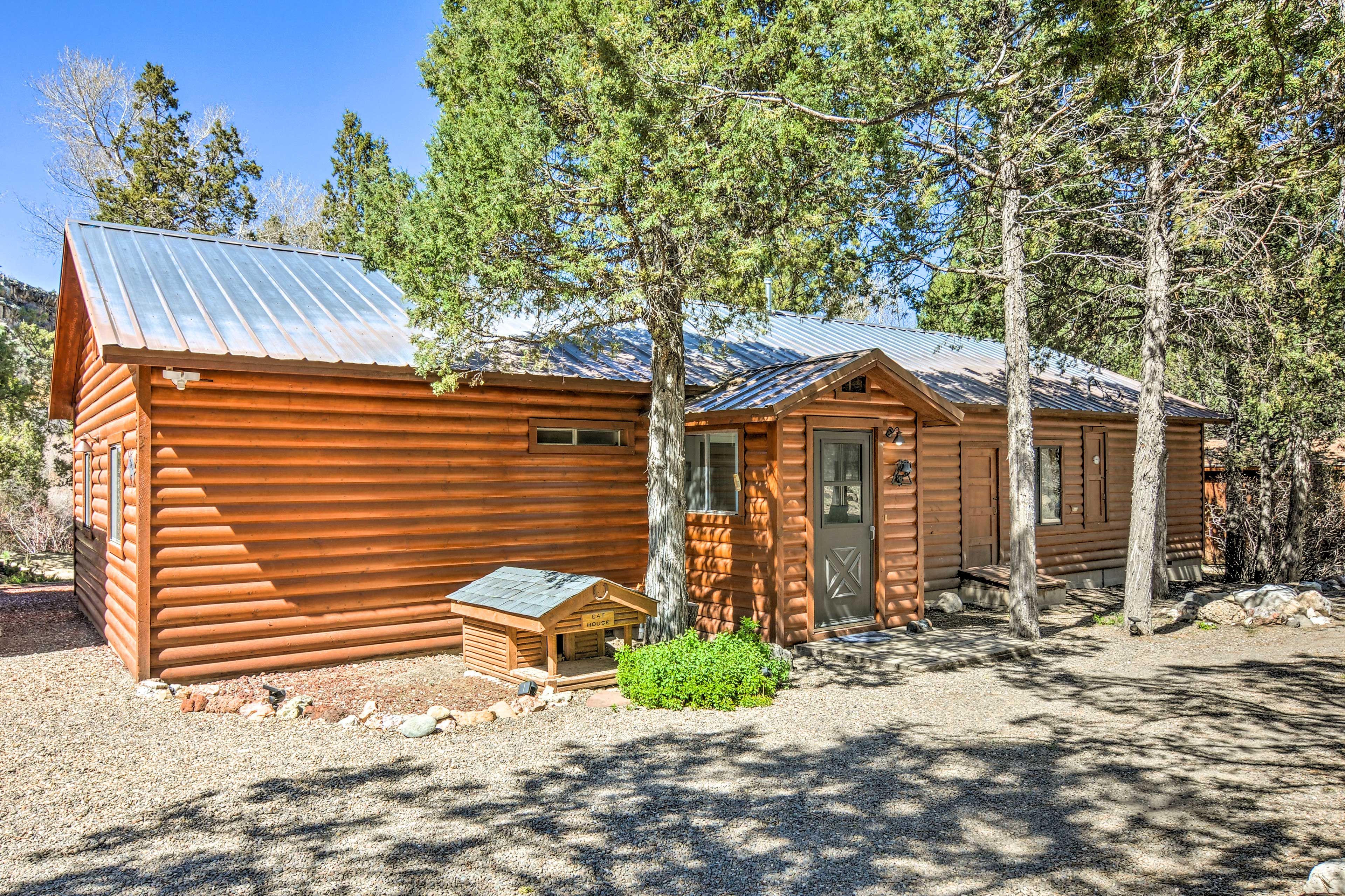 Parking | Driveway (10 Vehicles) | RV/Trailer Parking