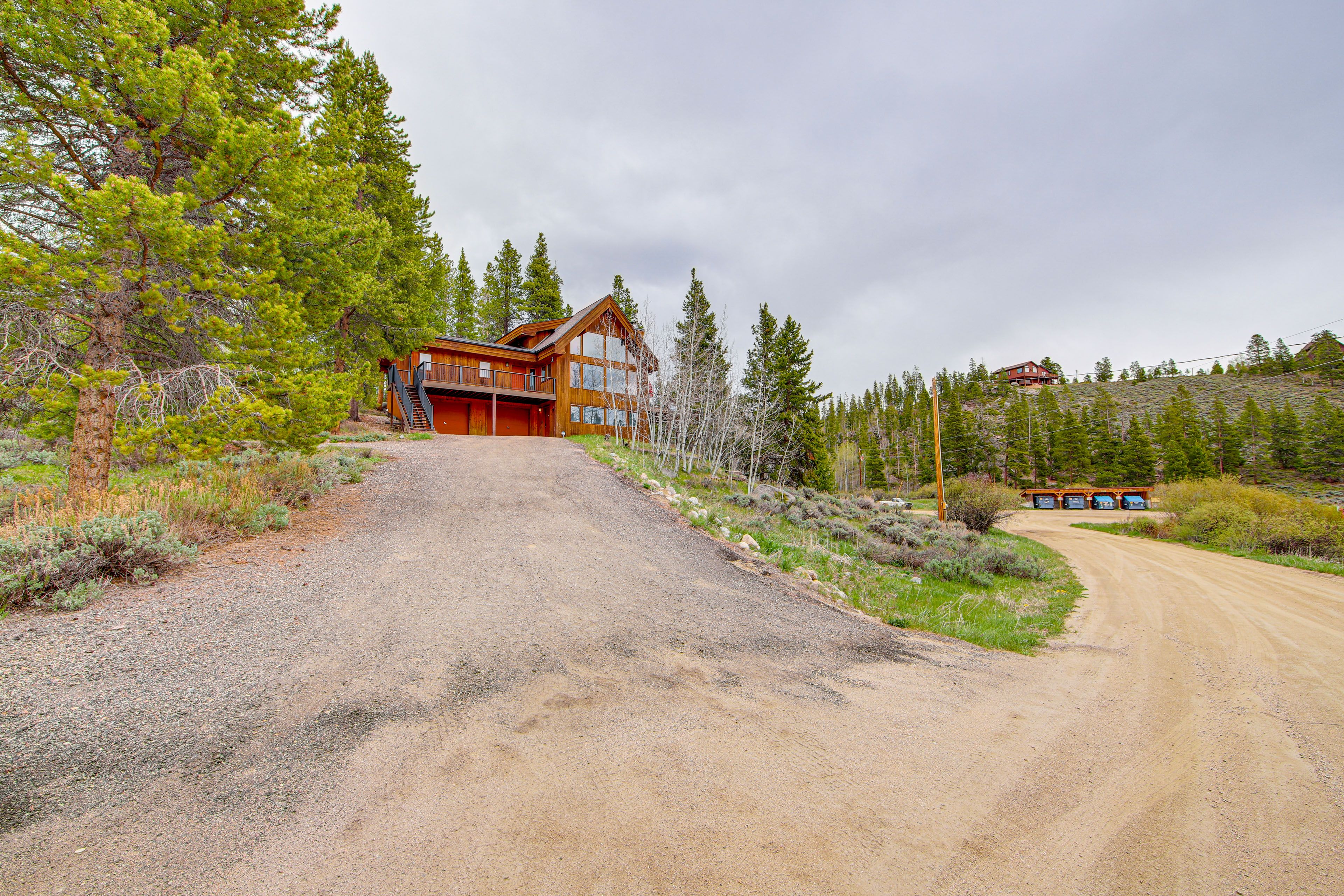 Garage Parking (2 Vehicles) | Driveway Parking (4 Vehicles)