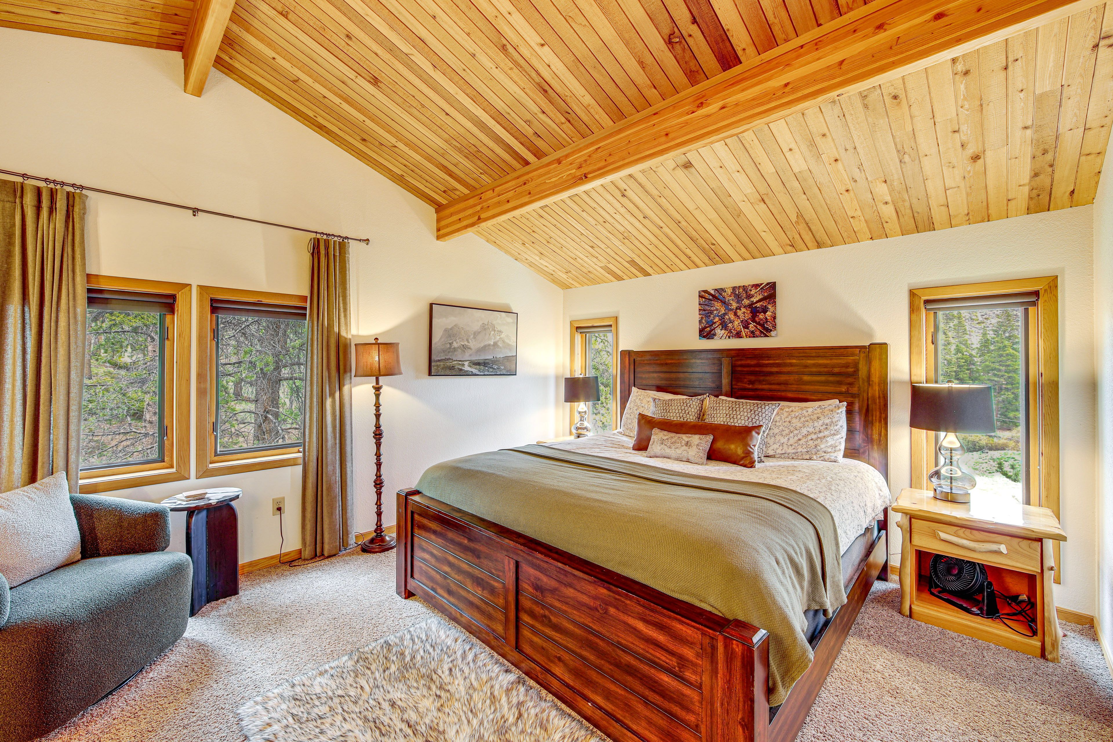 Bedroom 1 | King Bed | 2nd Floor | En-Suite Bathroom