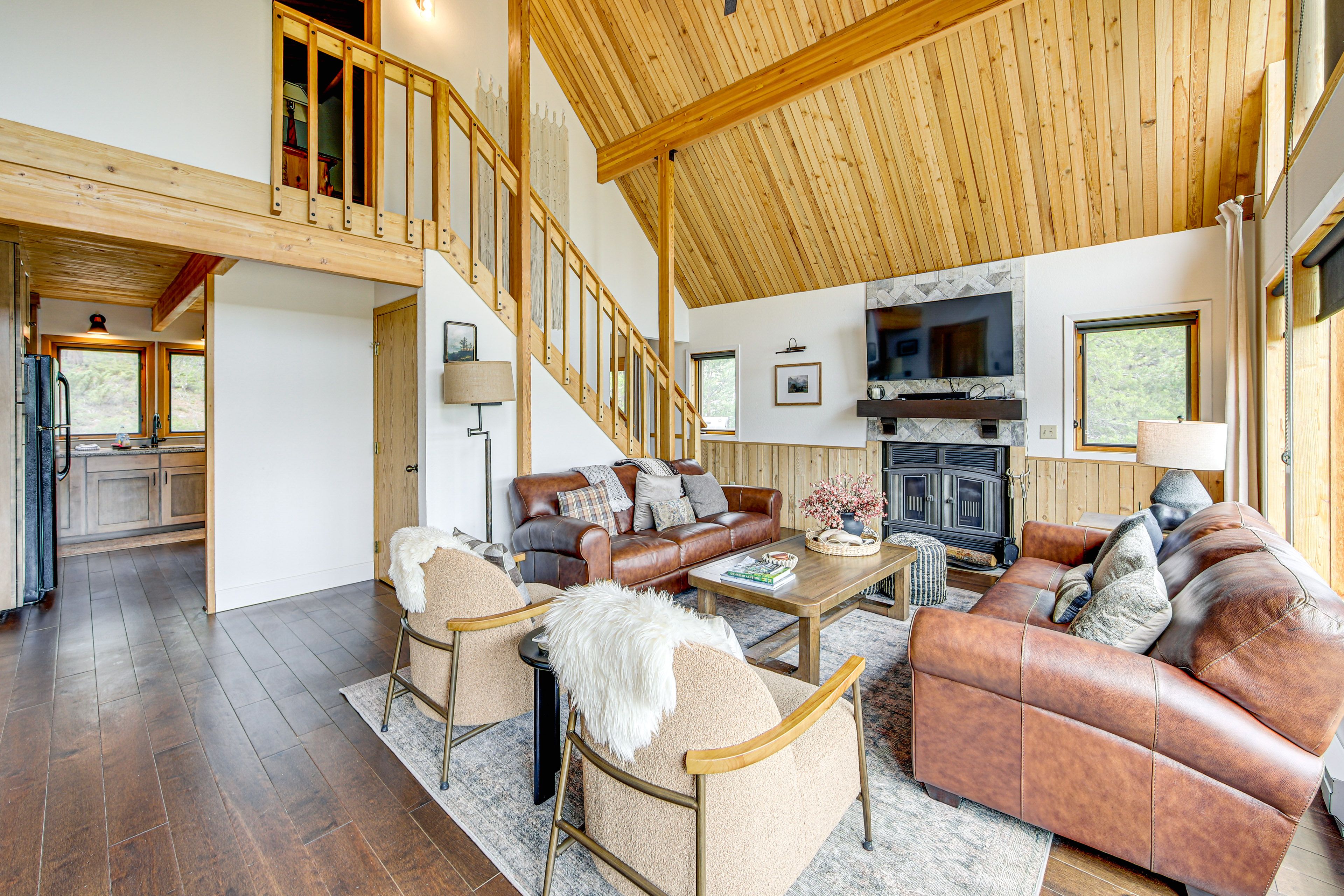 Living Room | Main Floor | Cable TV | Wood-Burning Fireplace | Free WiFi