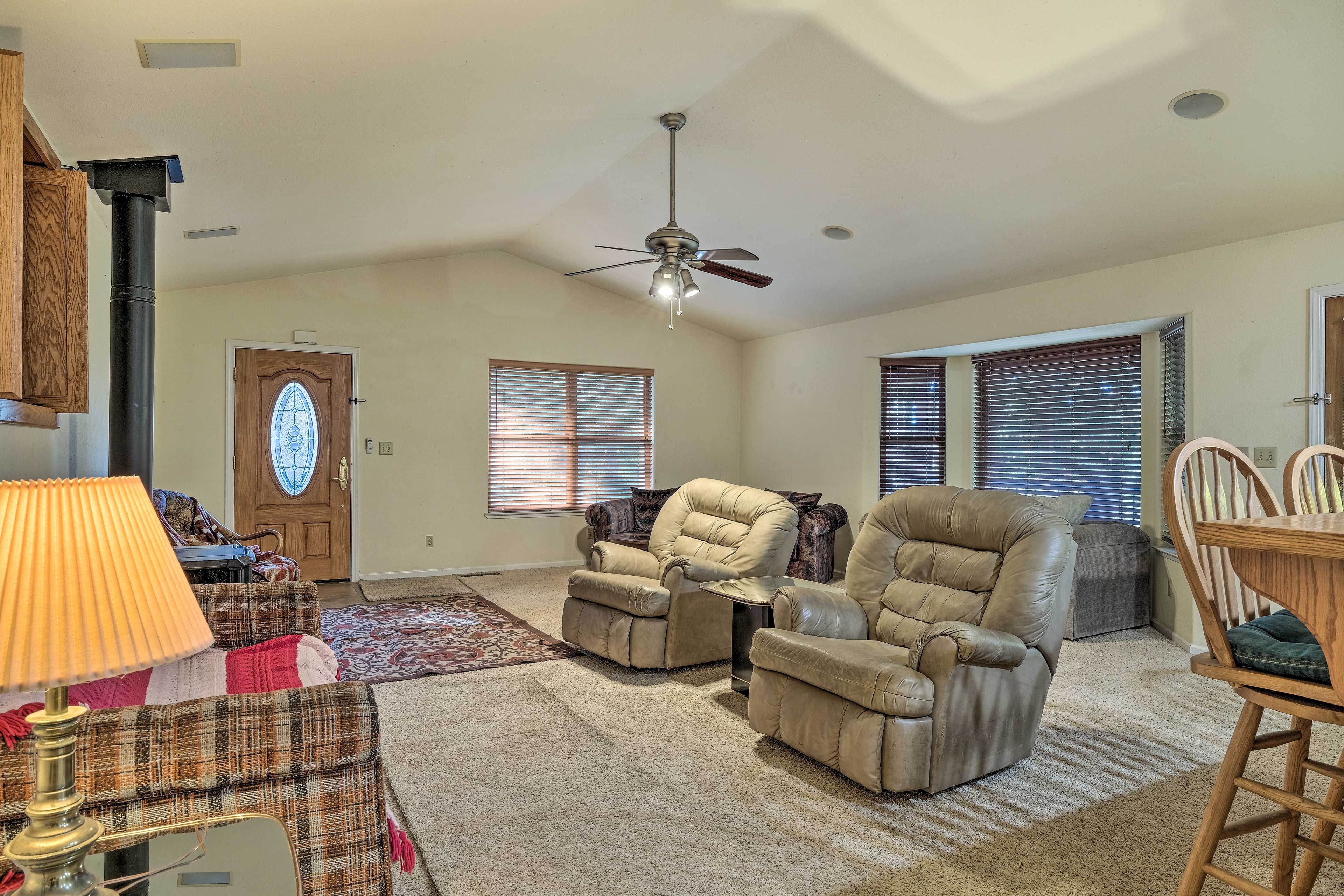 Living Area | Sleeper Sofa | Smart TV w/ Cable