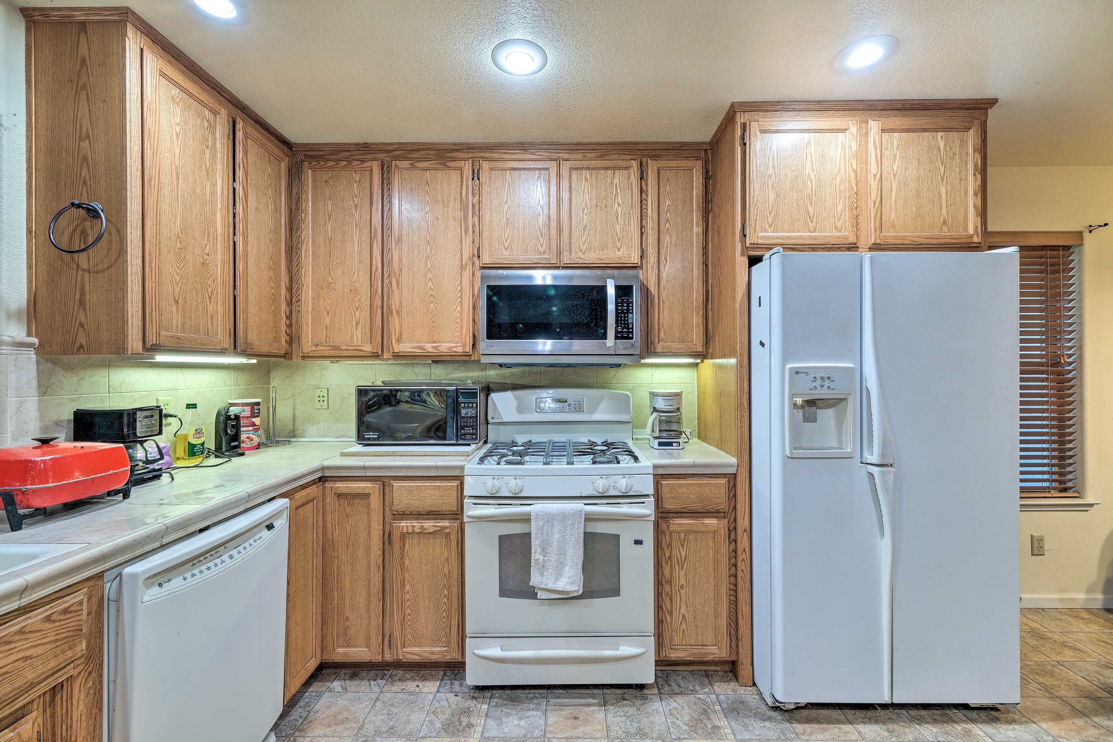Fully Equipped Kitchen | Main Level | Dishwasher