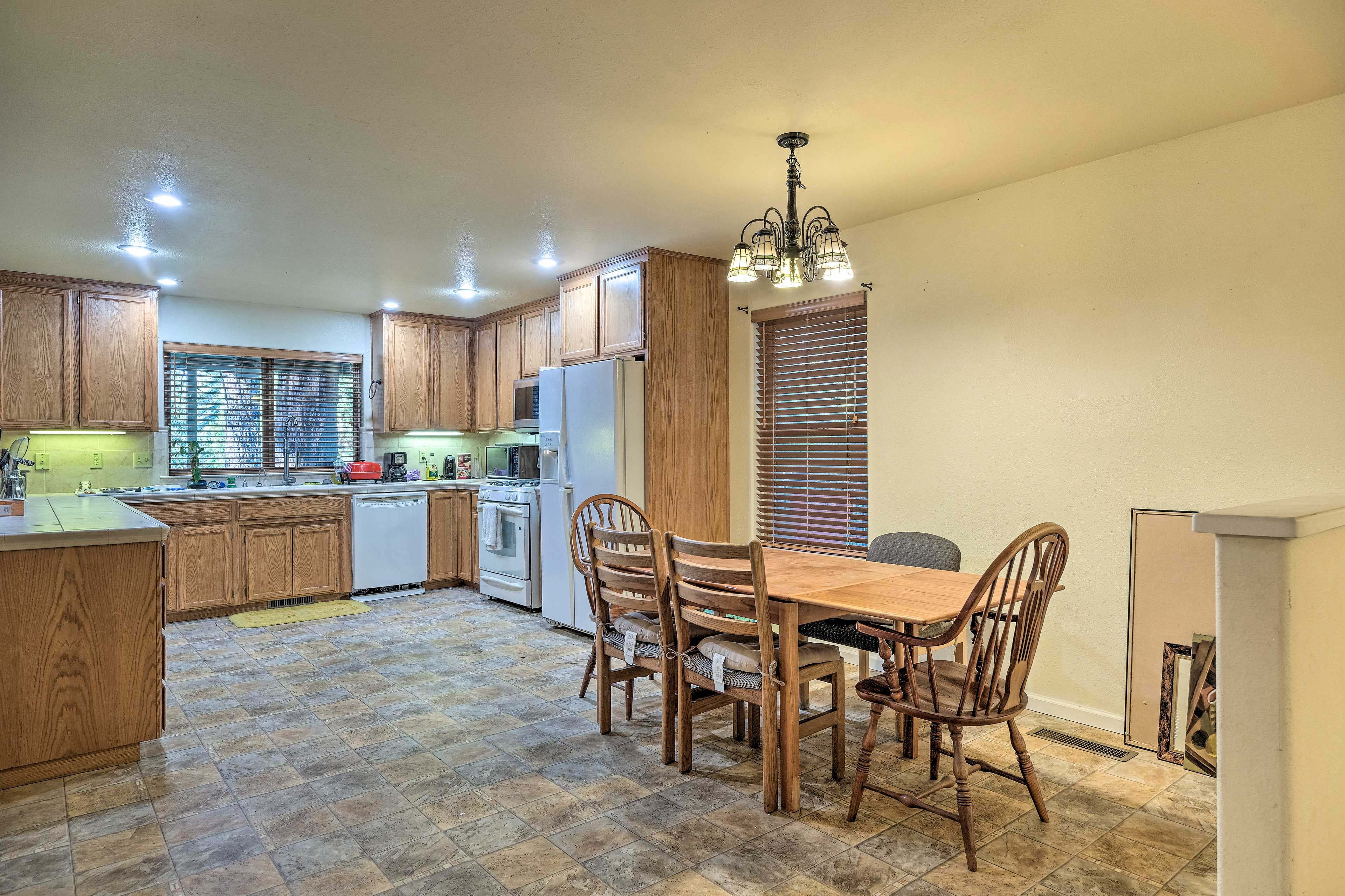 Kitchen | Dining Area | Dishware + Flatware