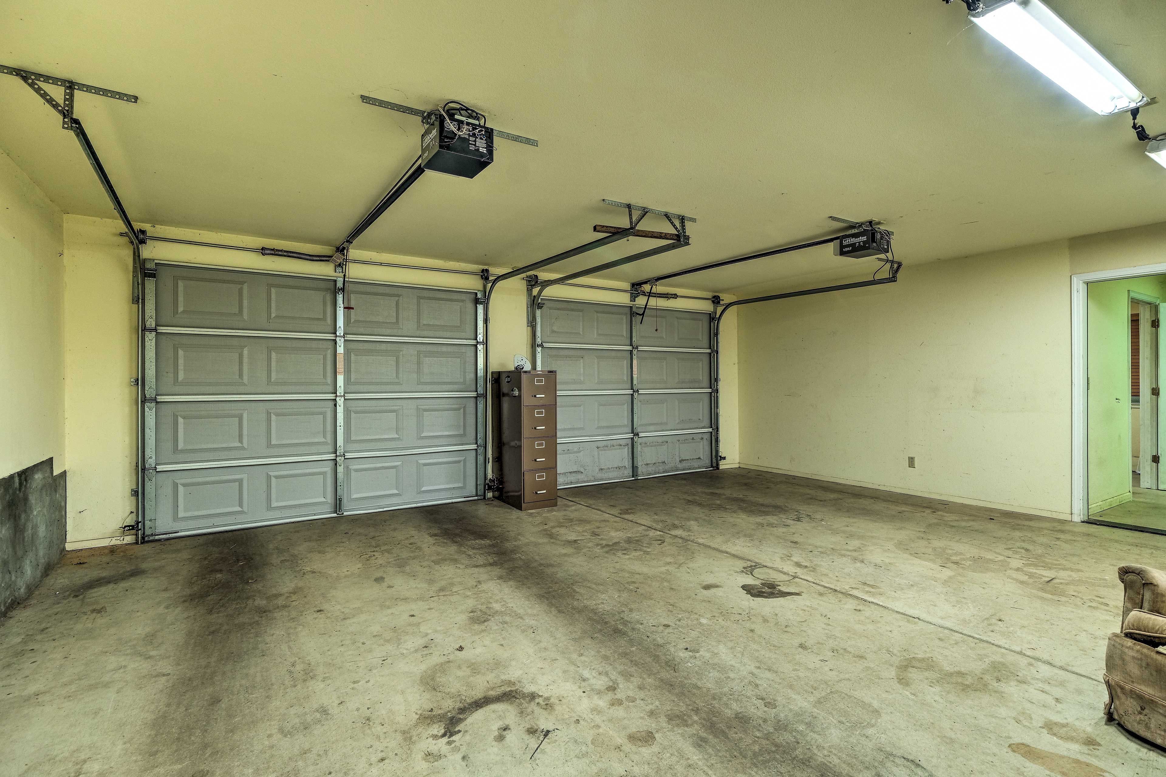 Parking | Garage (2 Vehicles)
