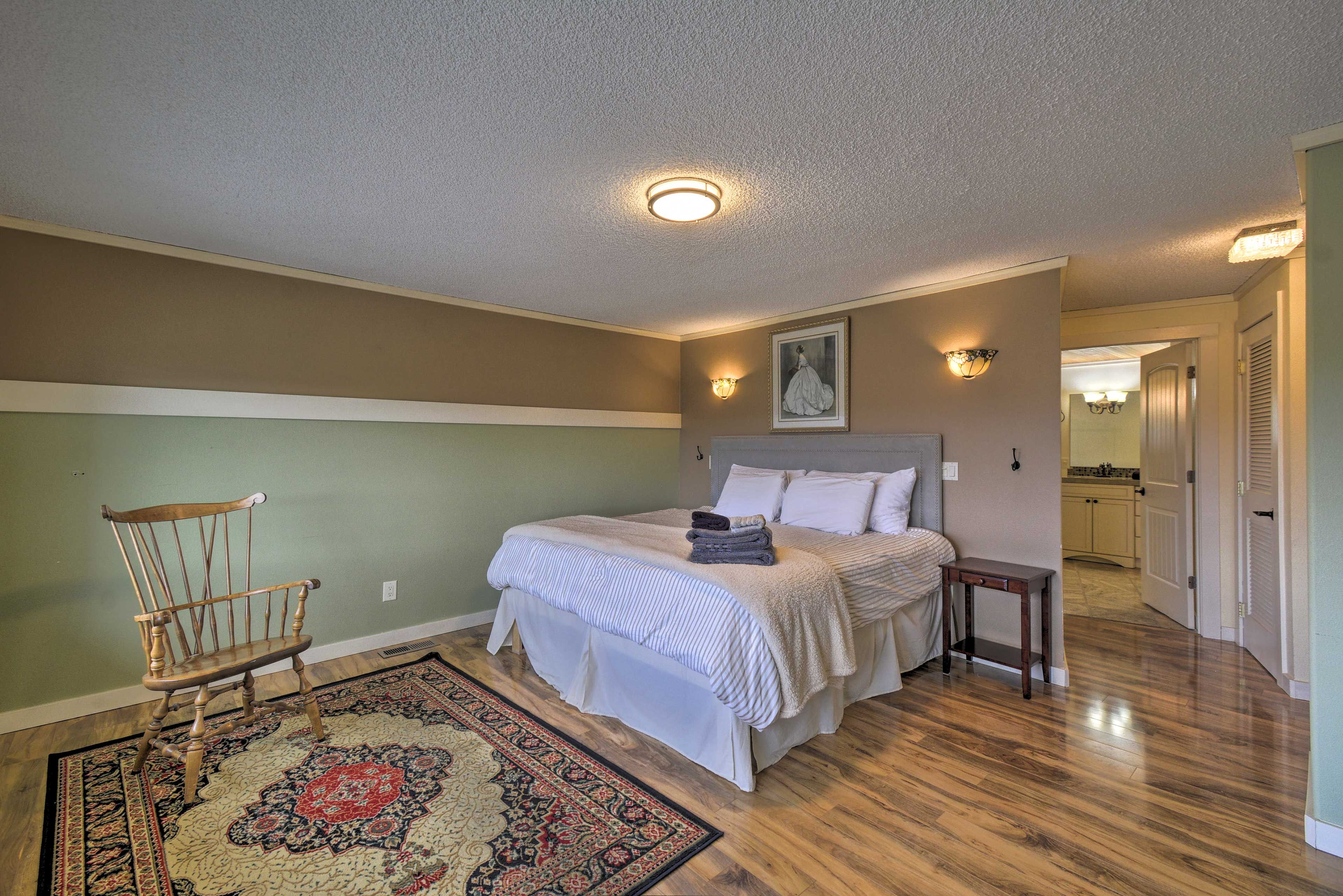 Bedroom 1 | King Bed