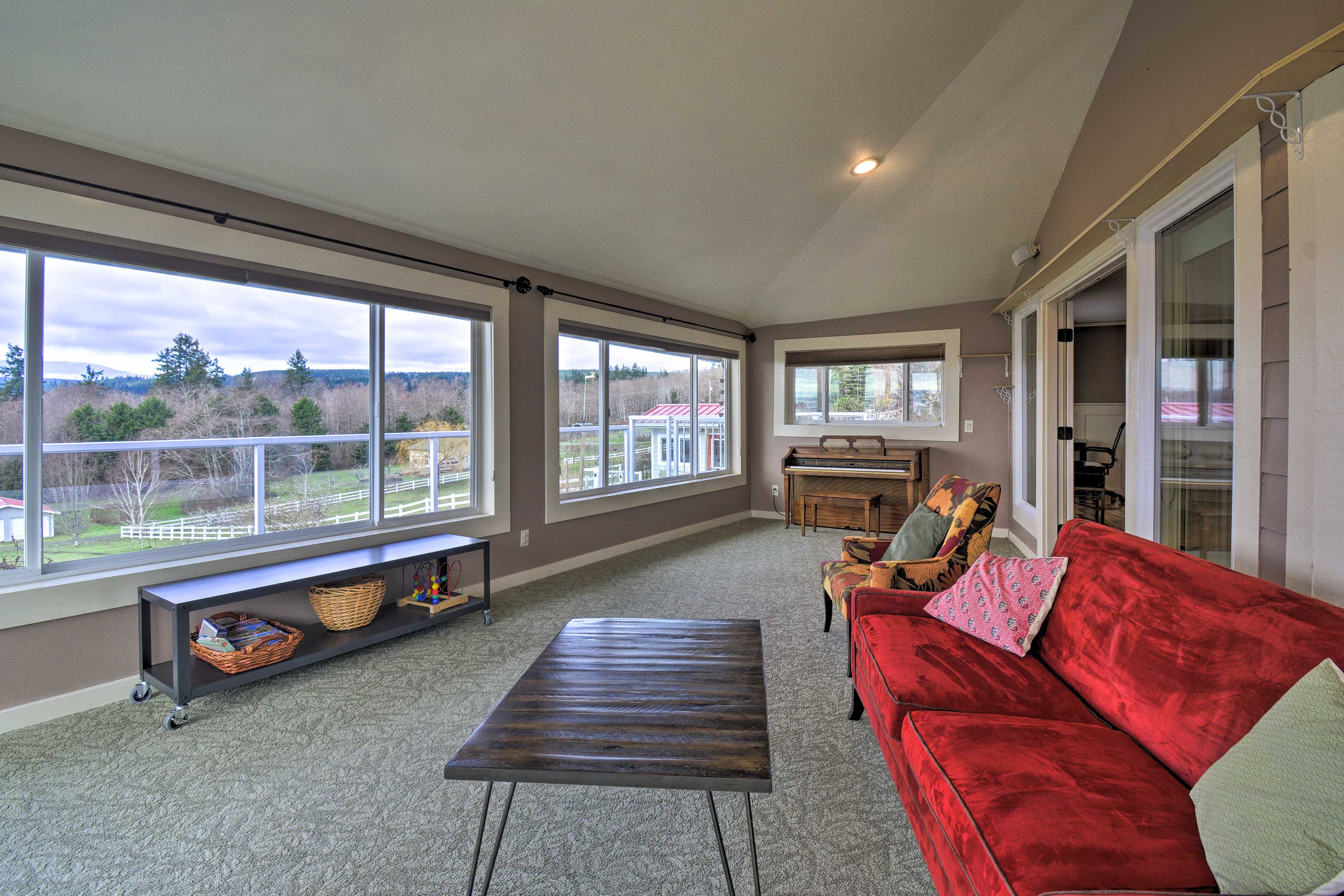 Sunroom | Piano | Free WiFi