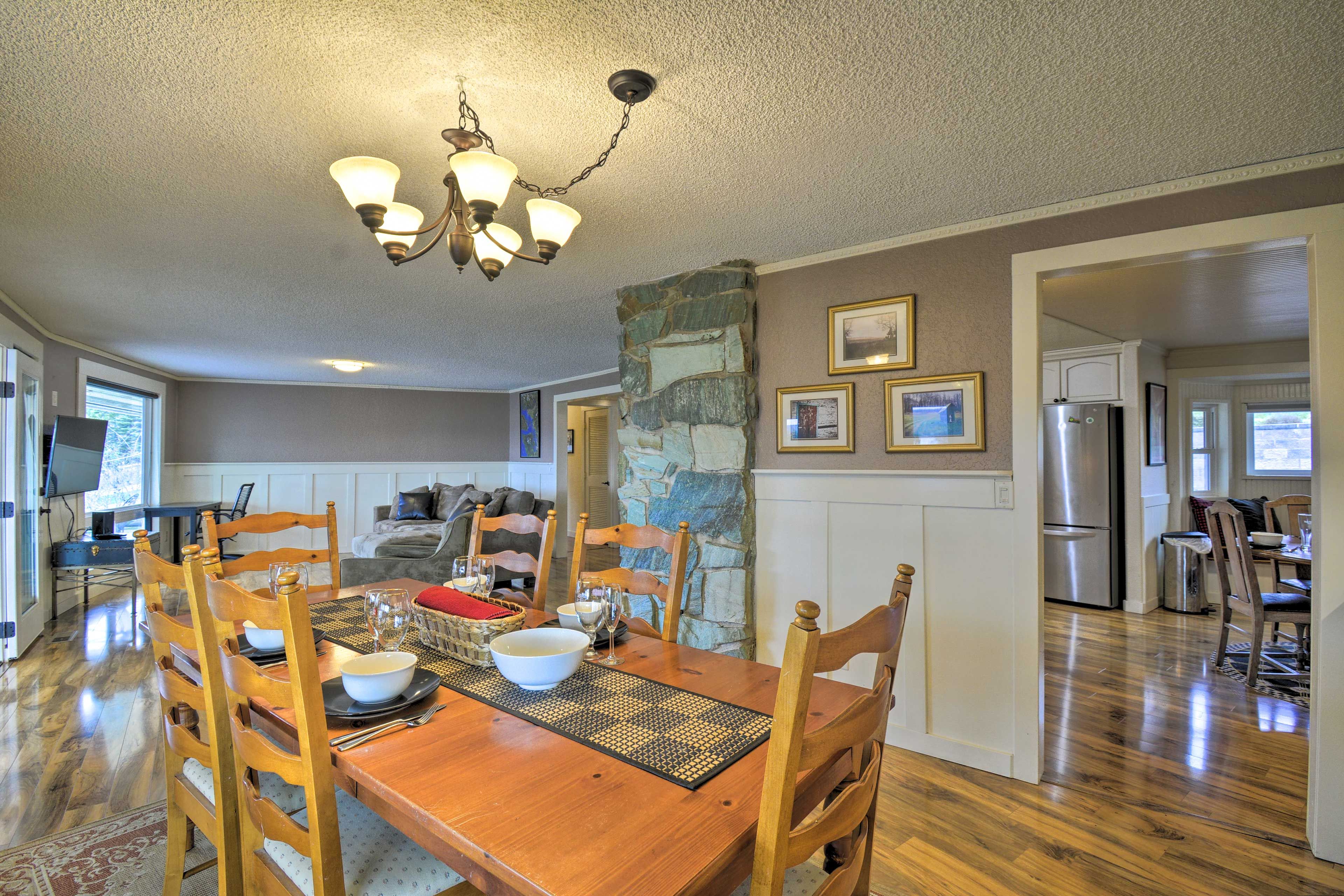 Dining Area | Dishware Provided