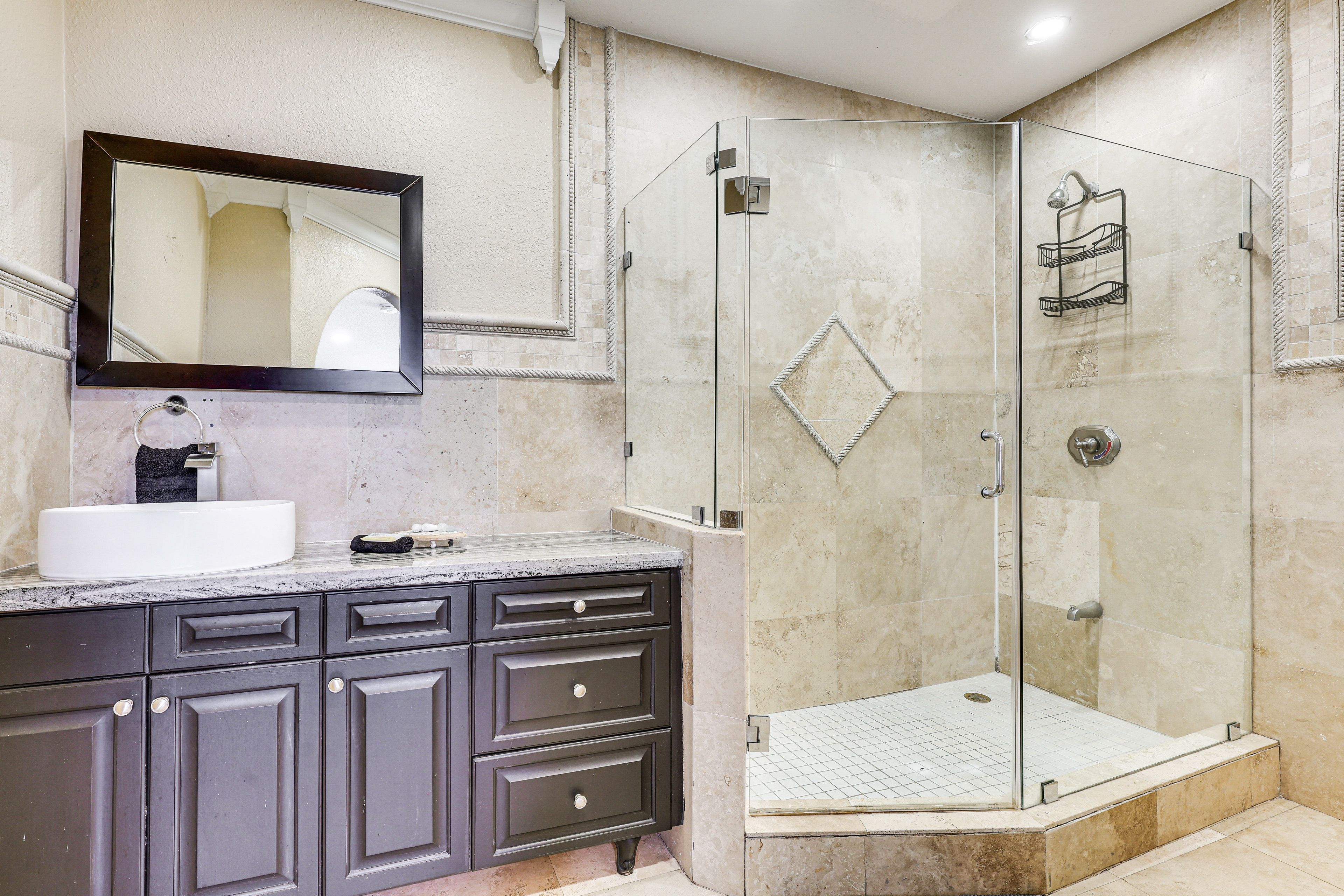 Full Bathroom | 1st Floor