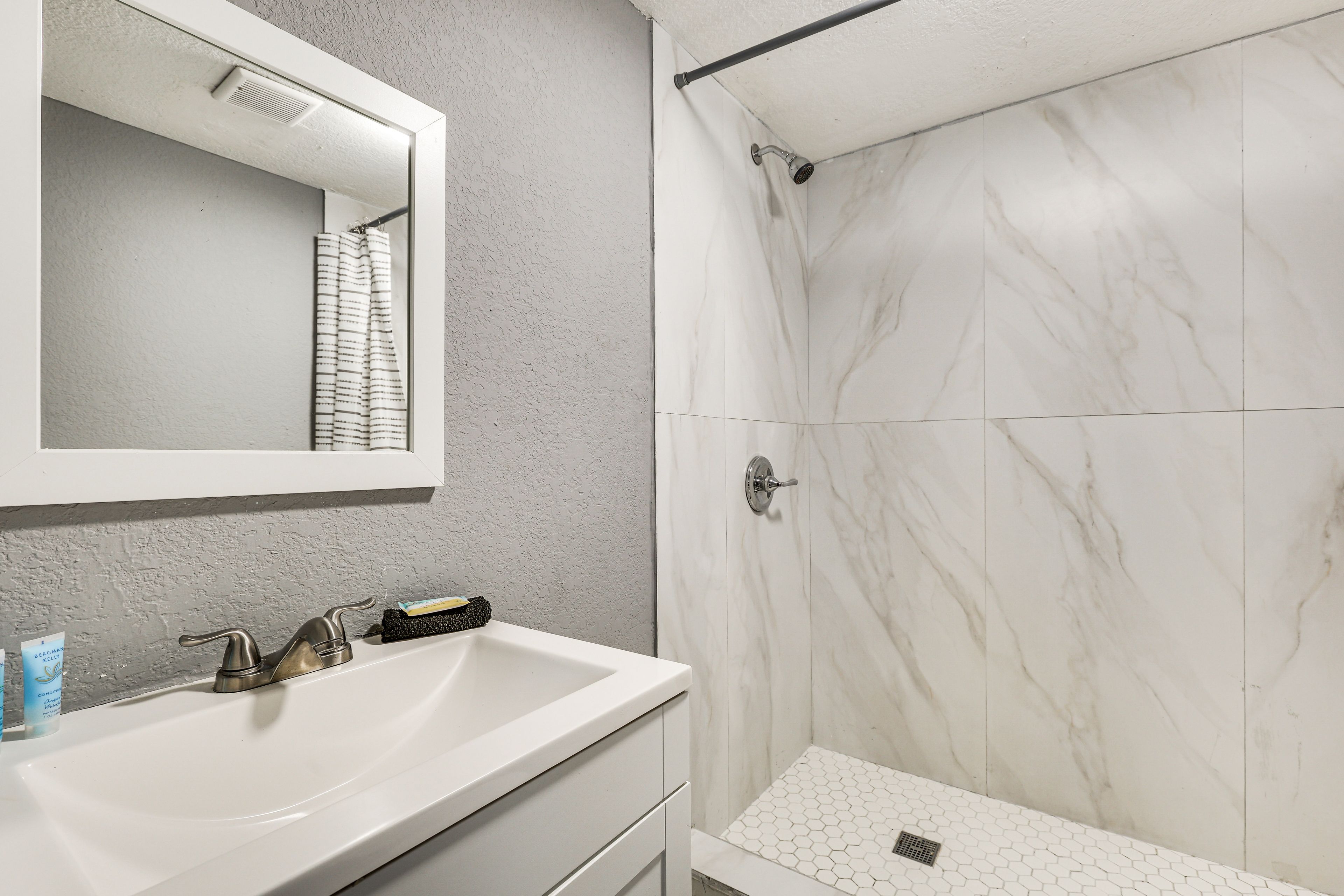 Full Bathroom | 1st Floor