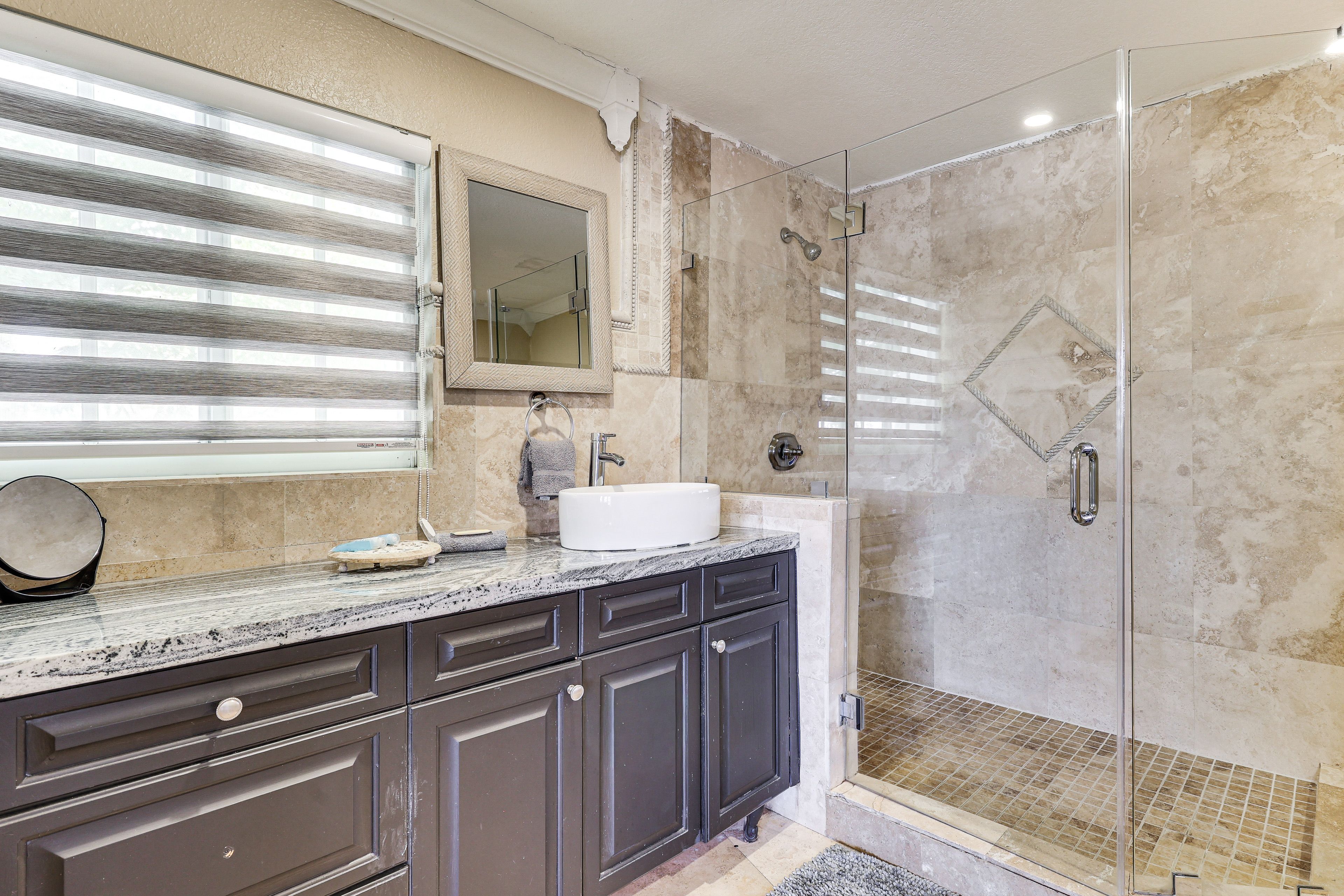 Full Bathroom | 2nd Floor