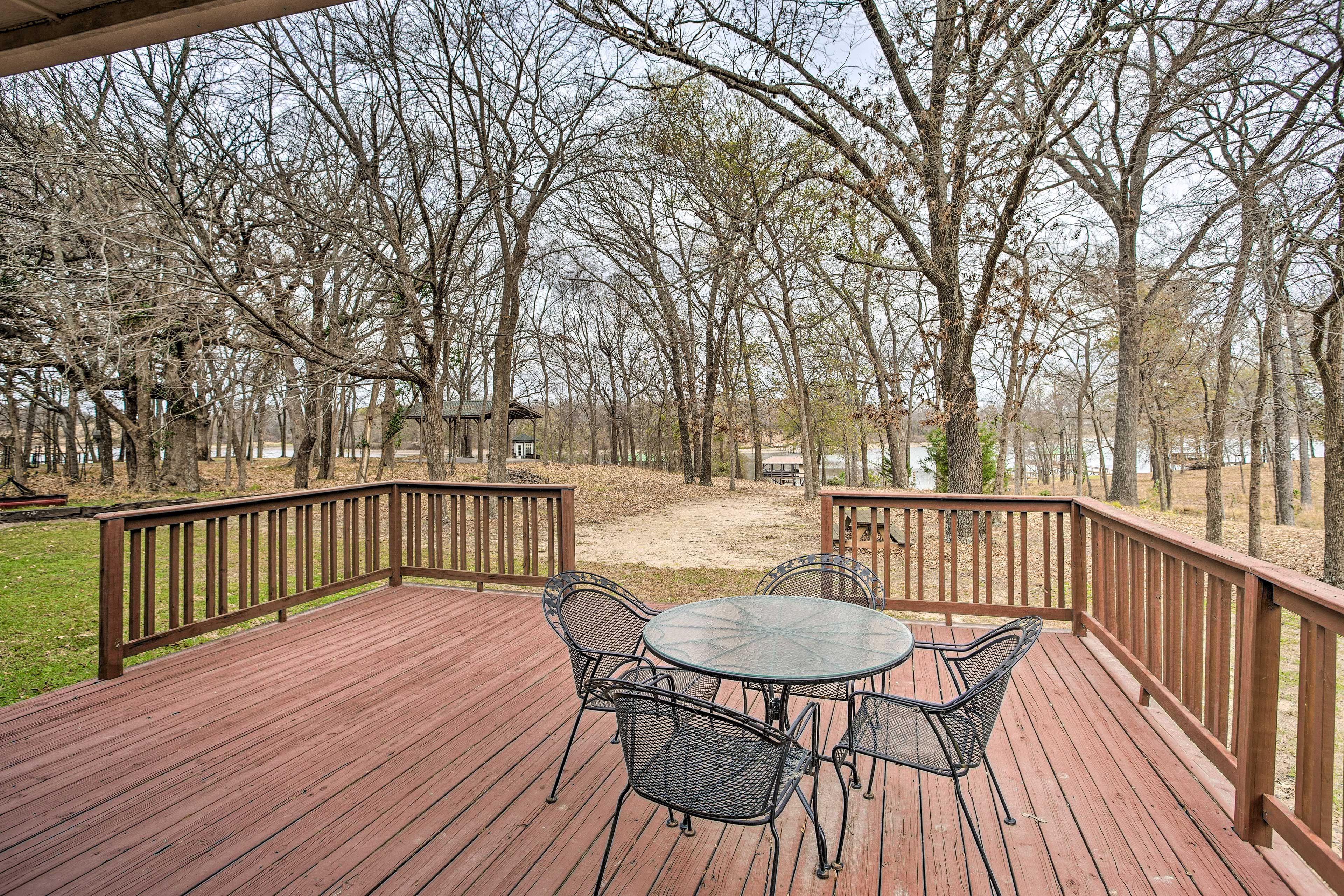 Deck | Outdoor Dining Table