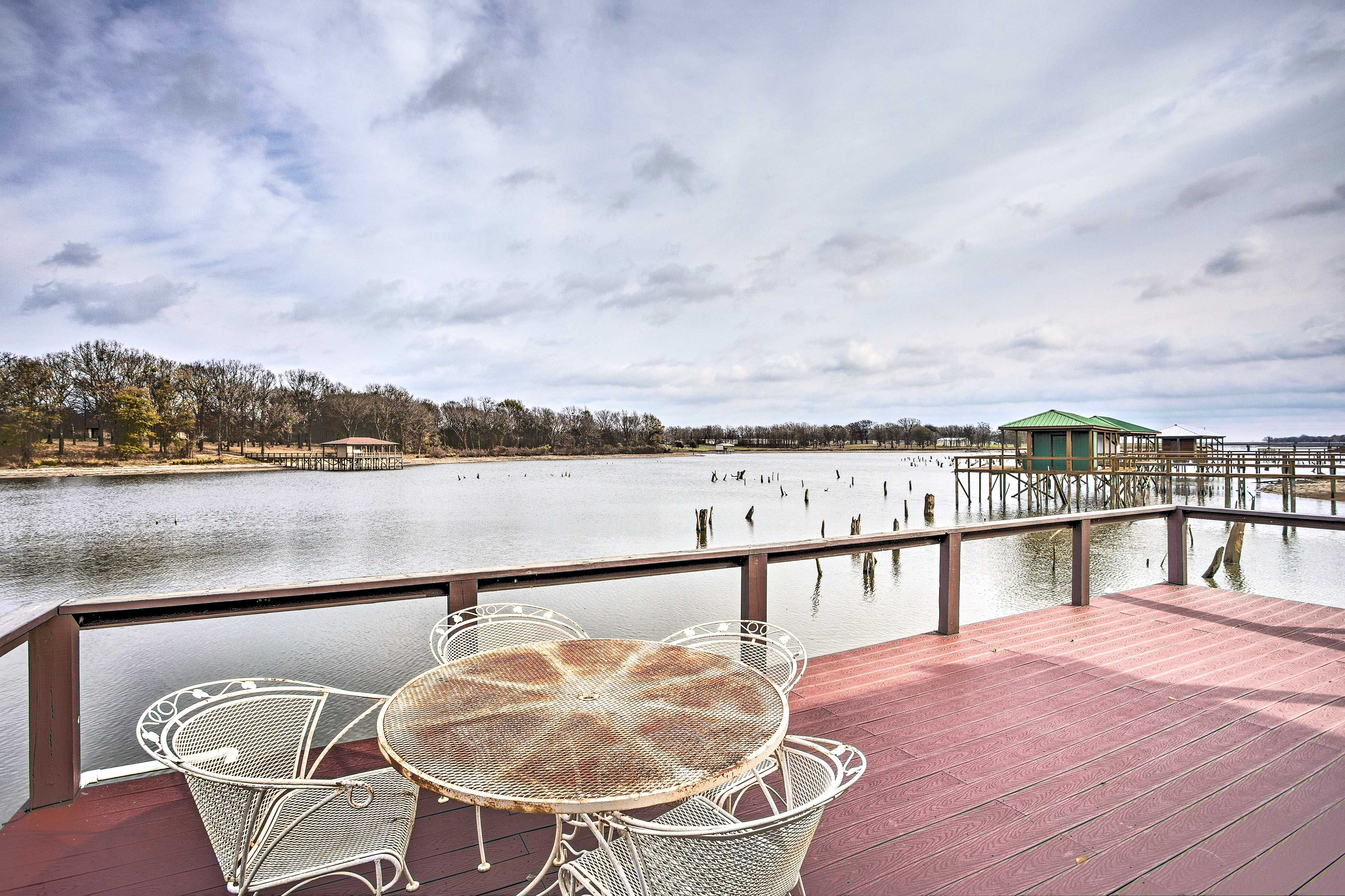 Dock | Seating