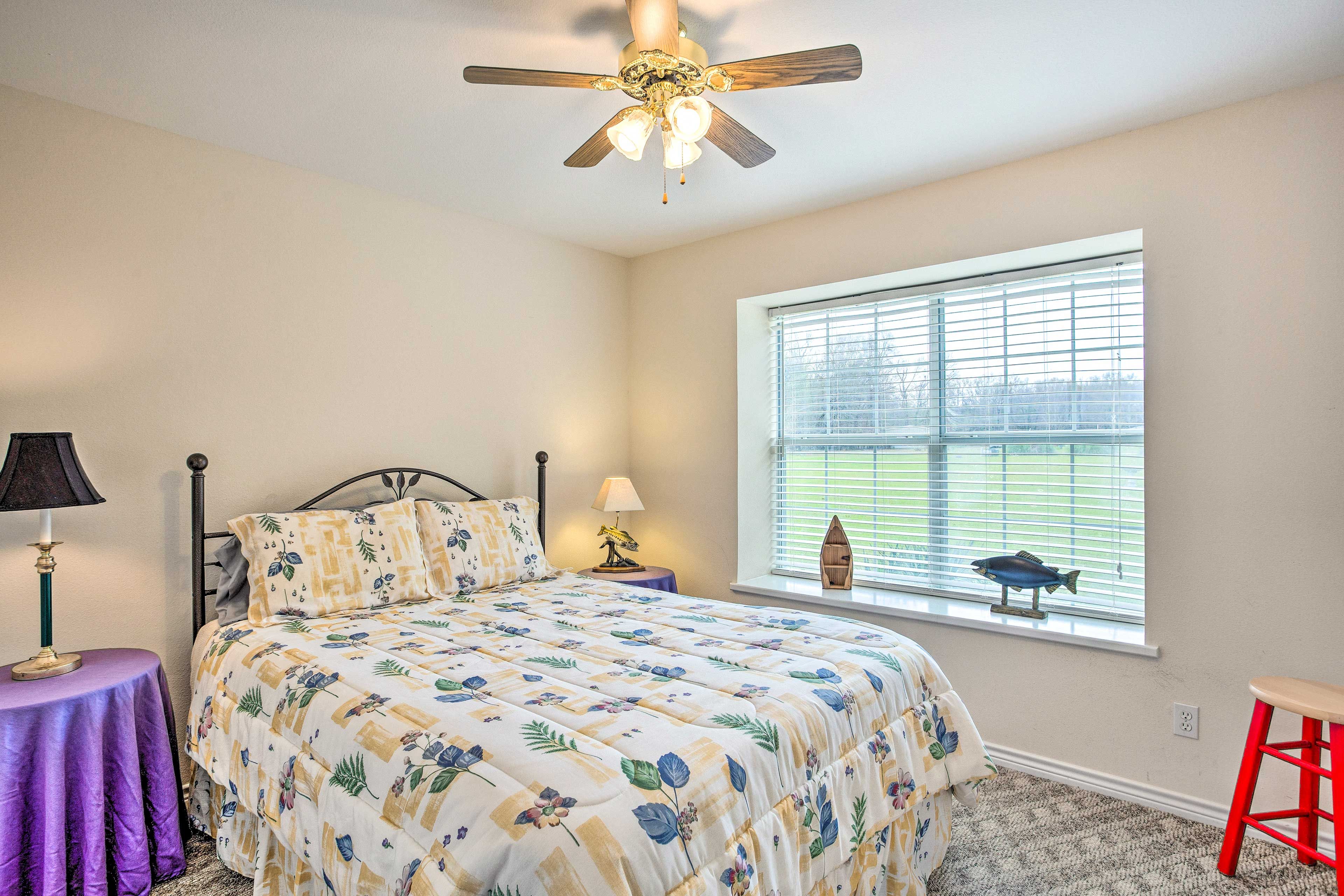 Bedroom 2 | Queen Bed