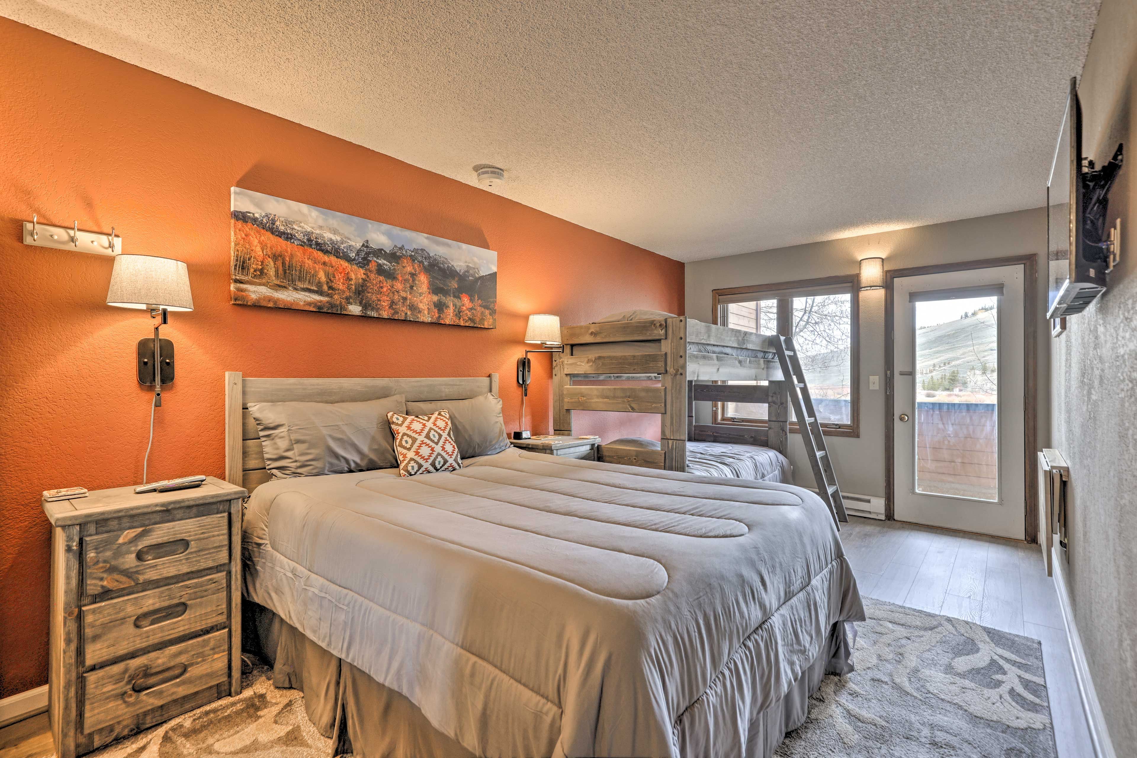 Bedroom | Queen Bed | Twin Bunk Bed