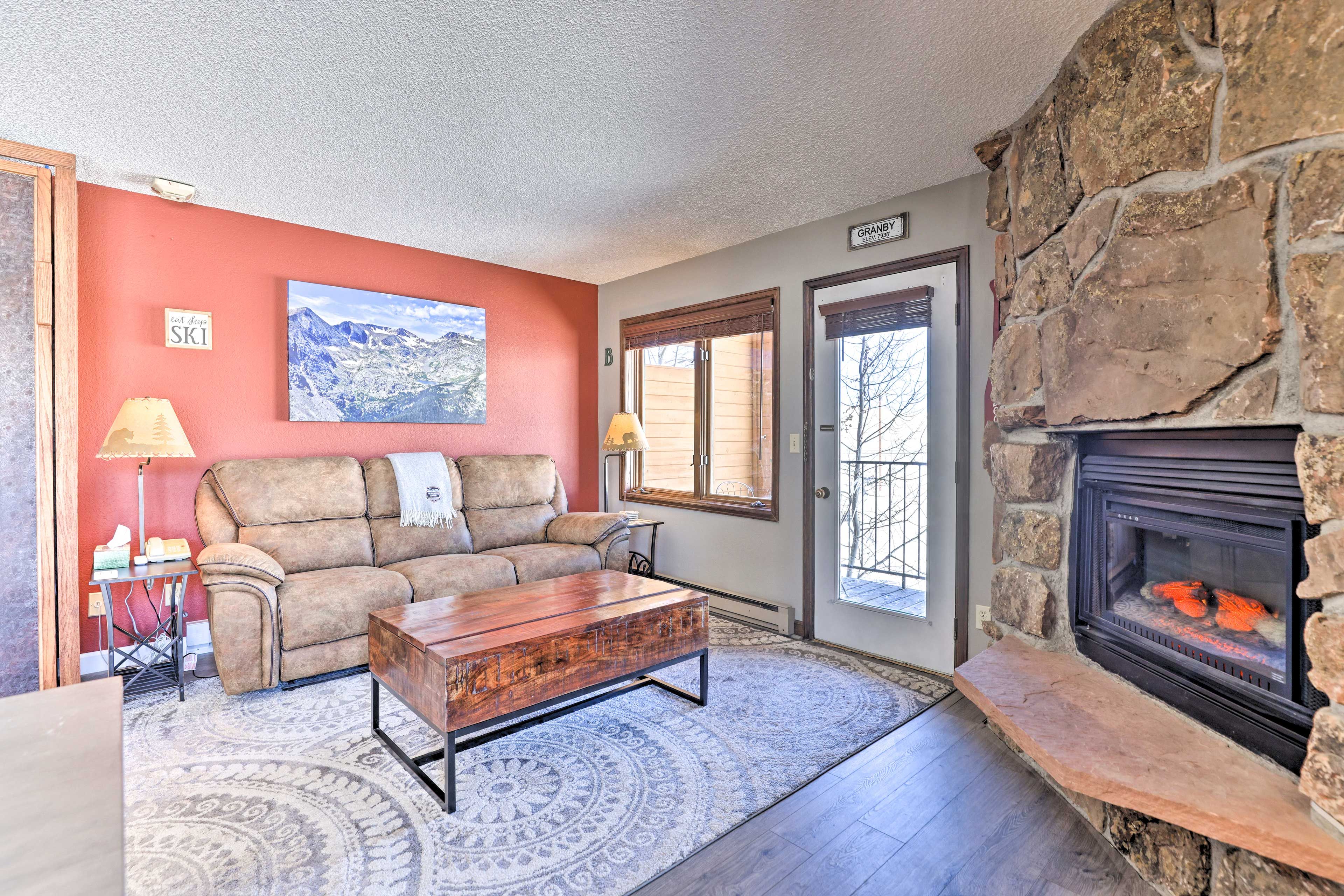 Main Living Space | Electric Fireplace