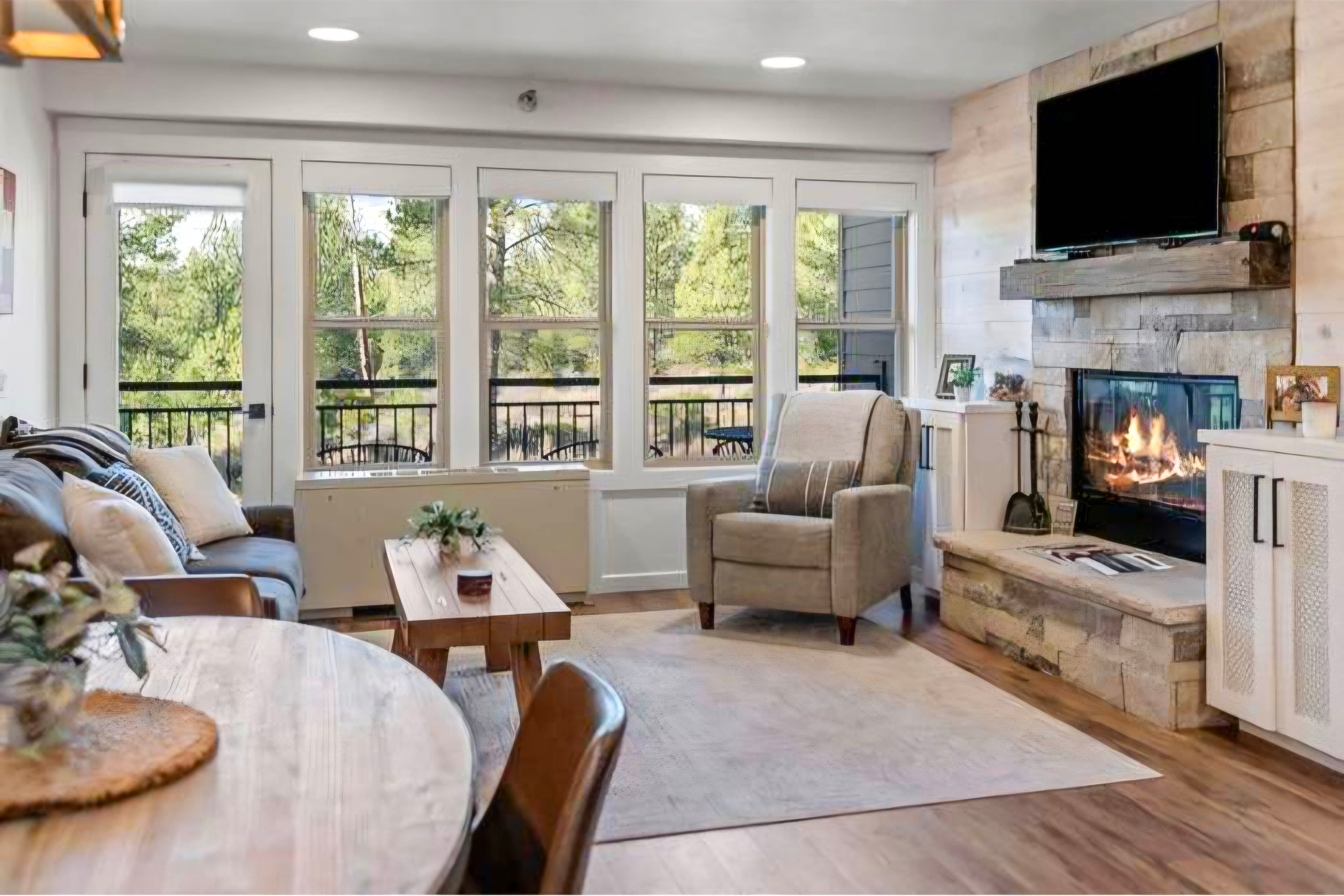 Bend Vacation Rental | 1BR | 2BA | Stairs Required for Access | 816 Sq Ft