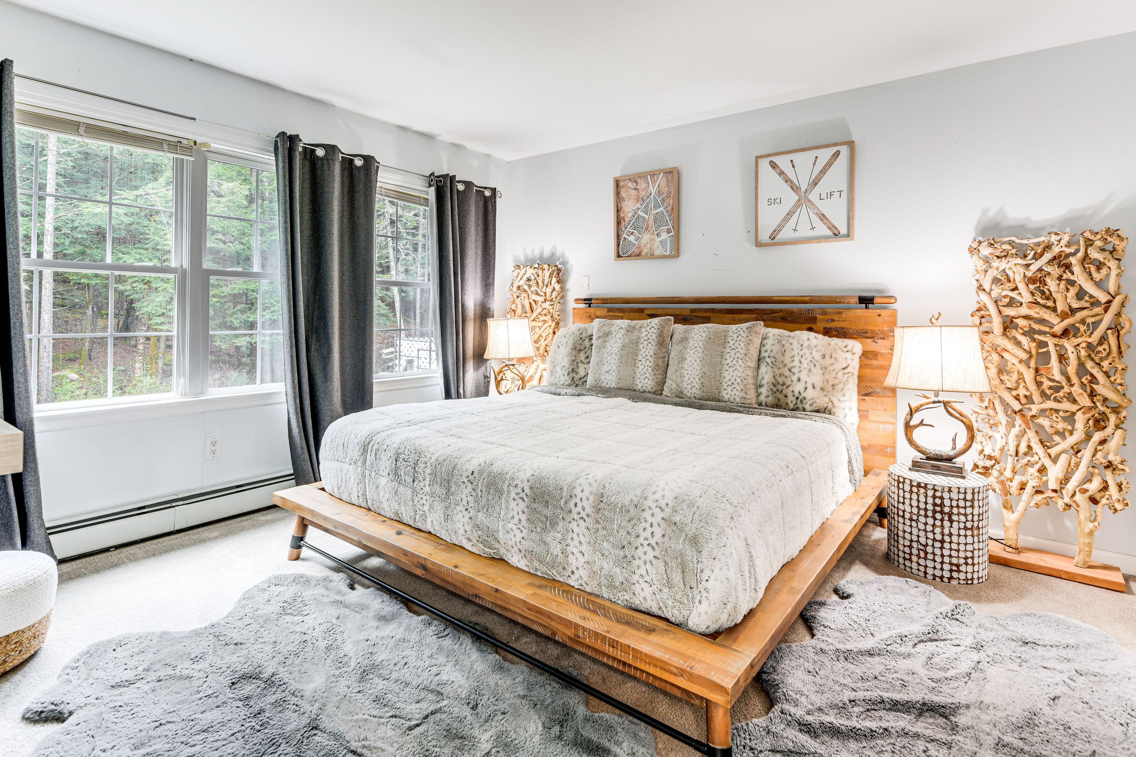 Bedroom 2 (The Powder Room) | King Bed | 1st Floor