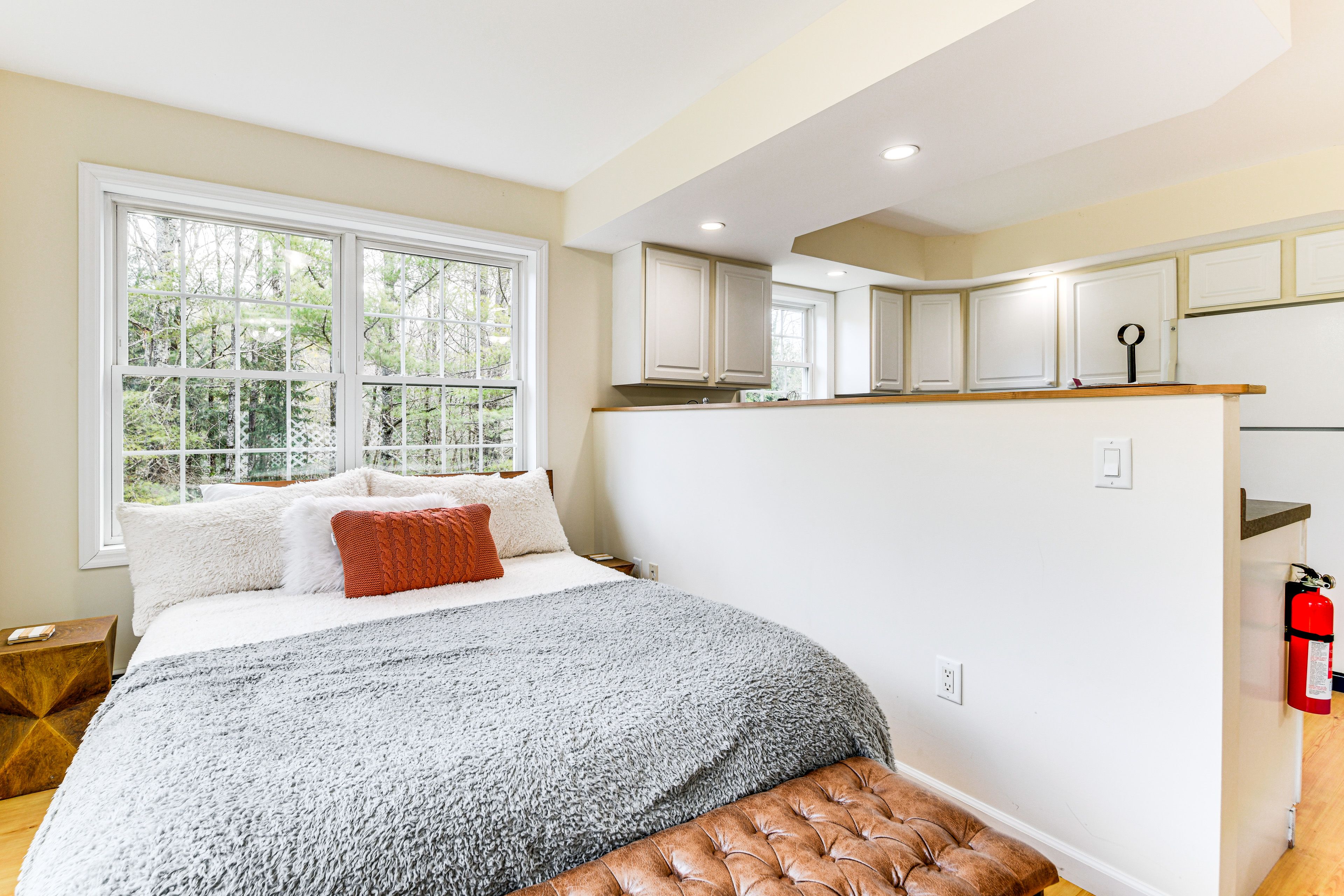 Studio (The Sterling Suite) | Queen Bed | Queen Futon