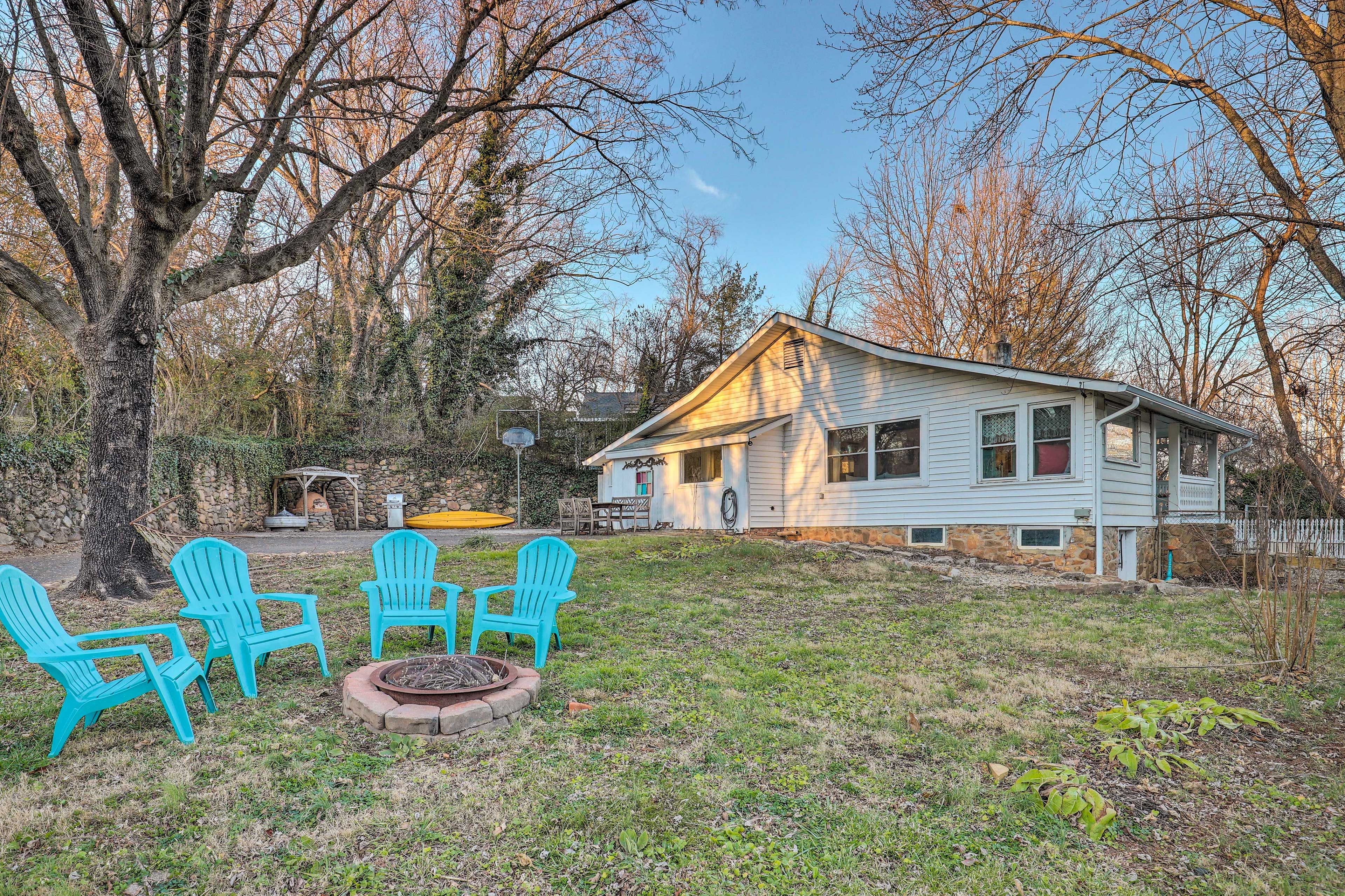 Private Yard | Fire Pit