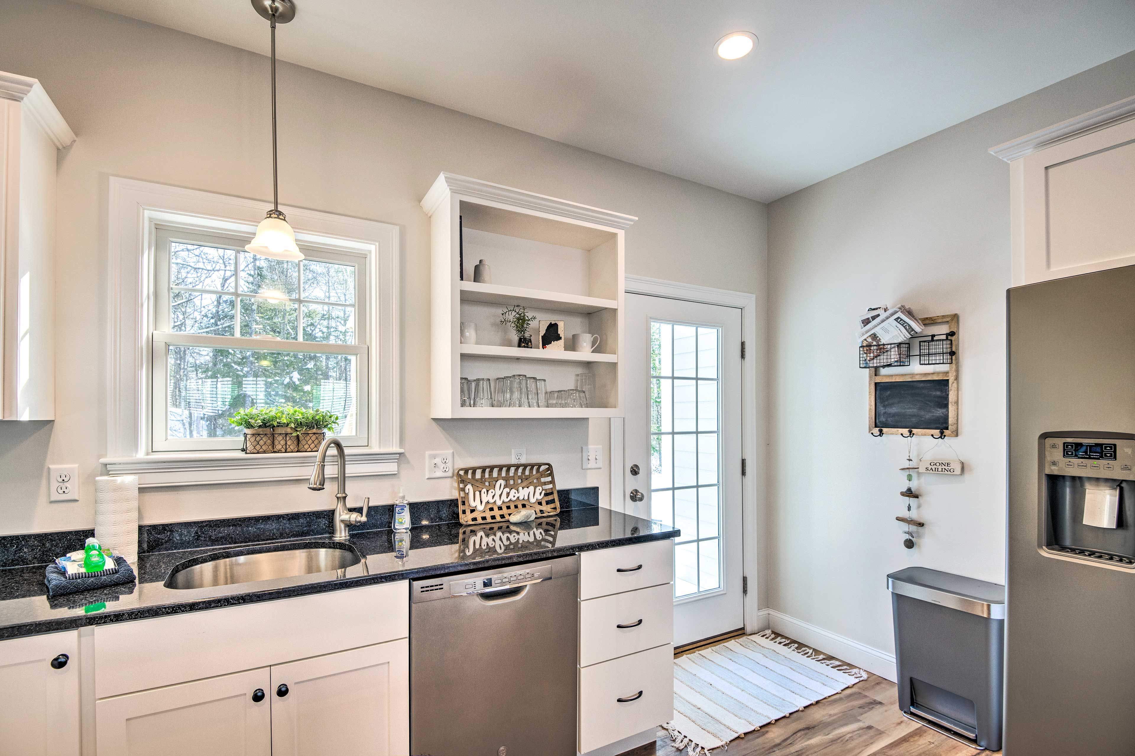 Fully Equipped Kitchen | Tea Kettle | Blender | Toaster