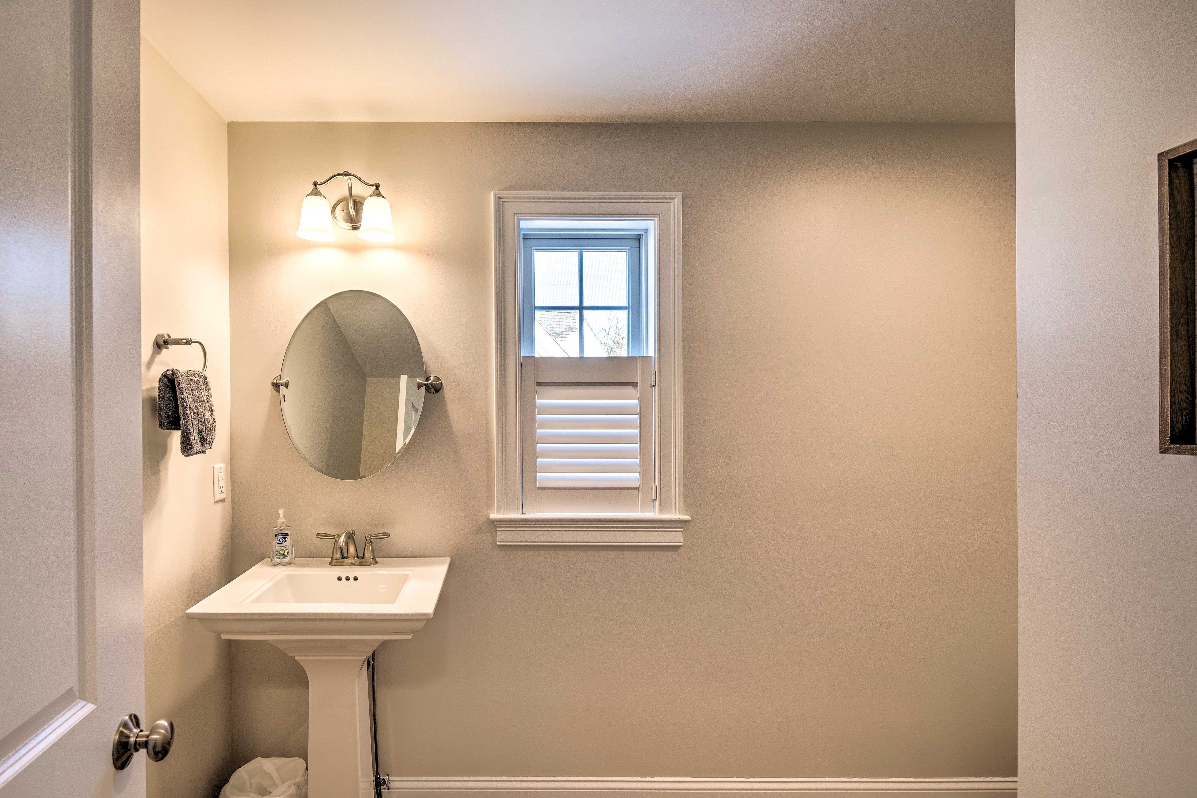 Full Bathroom | 2nd Floor | Stairs Required