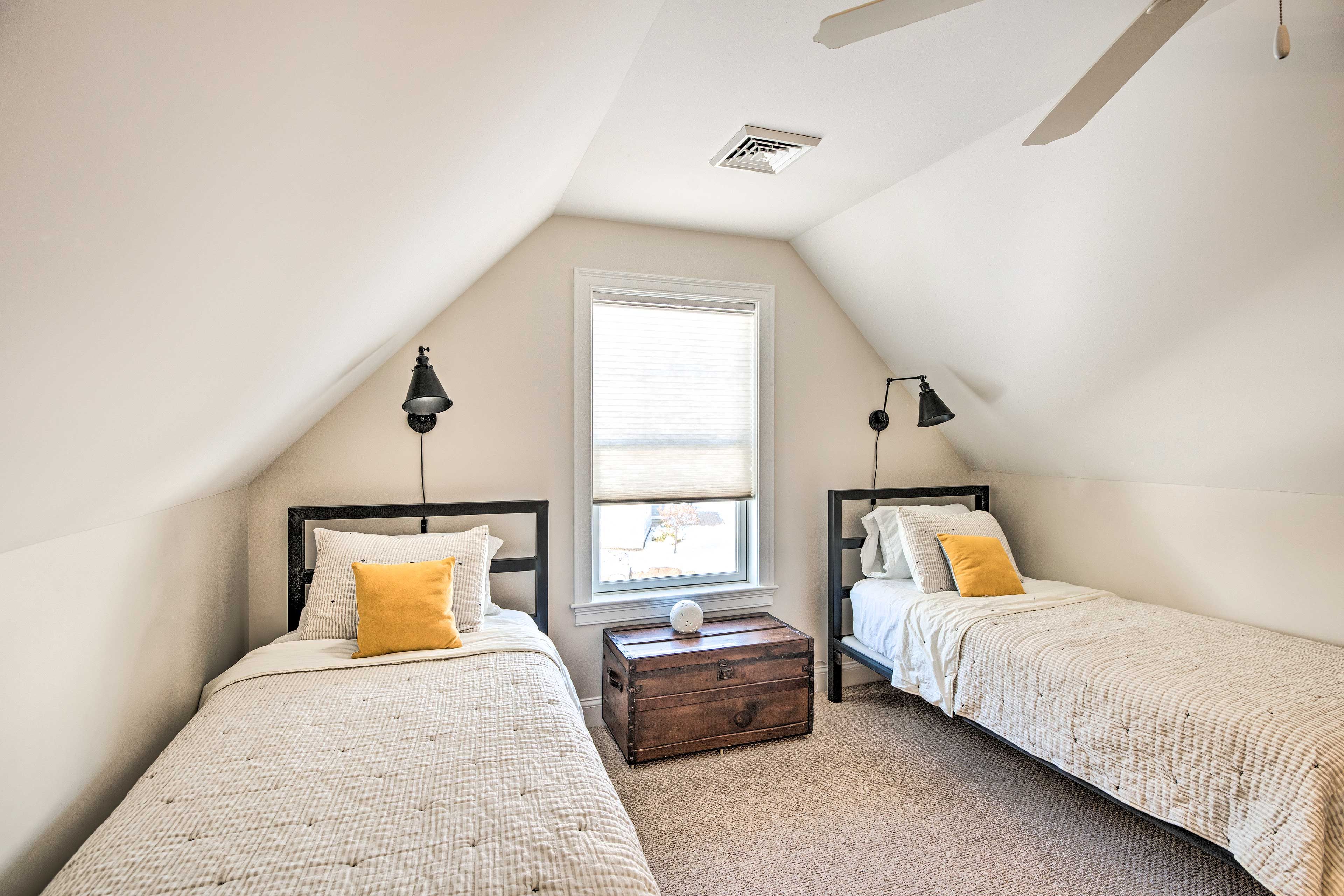 Bedroom 2 | 2 Twin Beds | 2nd Floor | Stairs Required