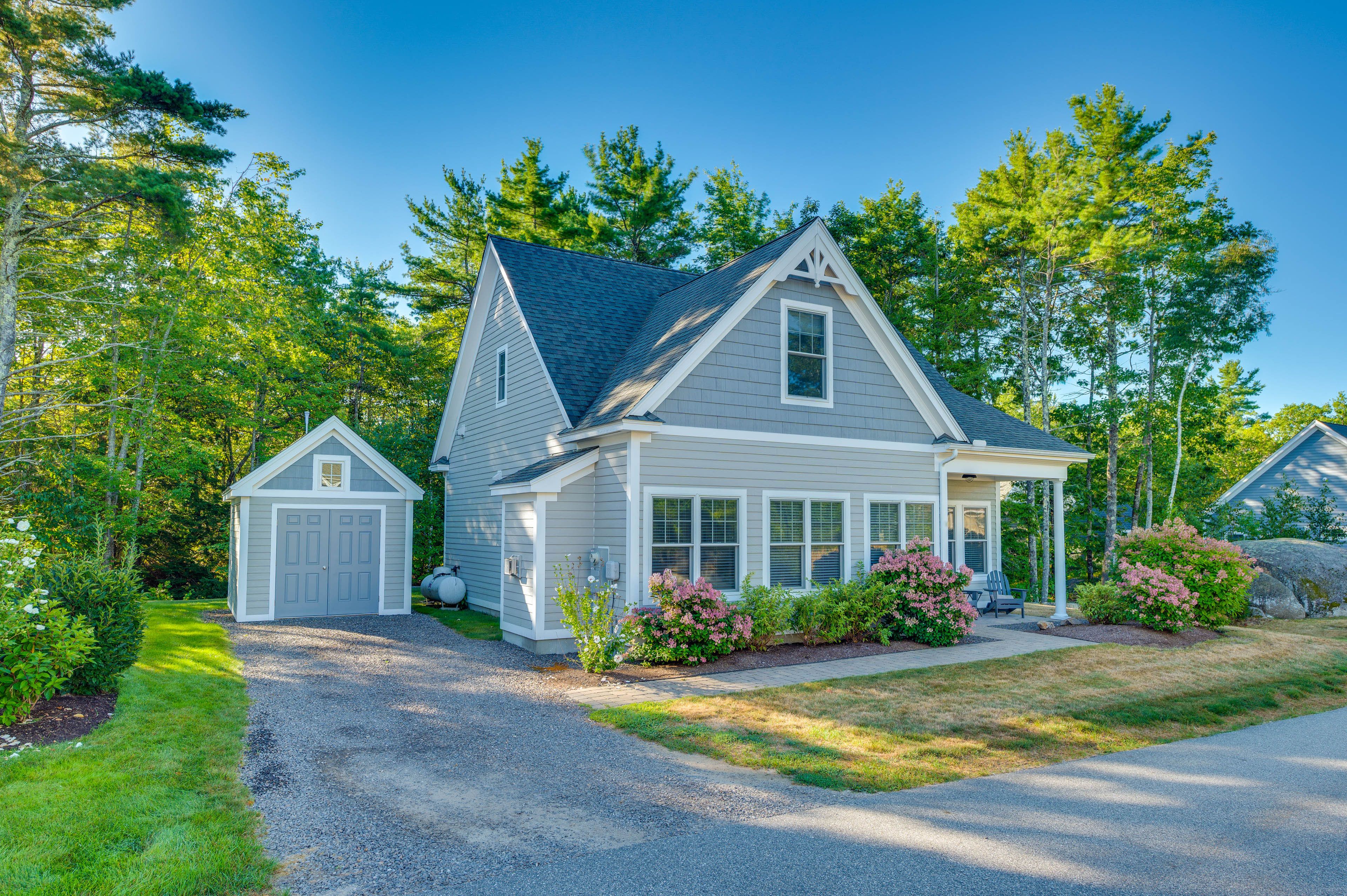 Parking | Driveway (2 Vehicles) | 2 Parking Permits Provided