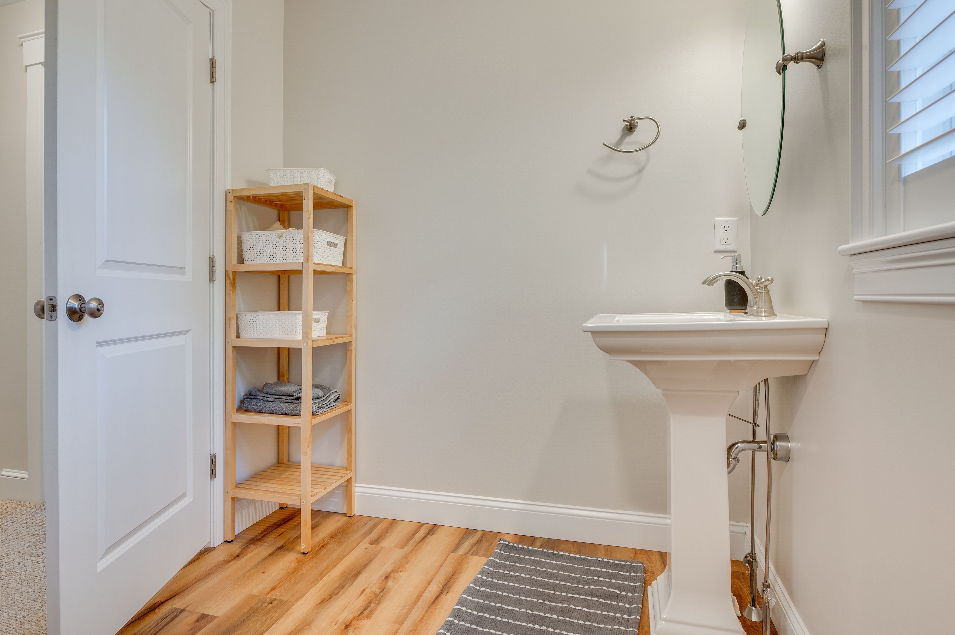 Full Bathroom | 2nd Floor