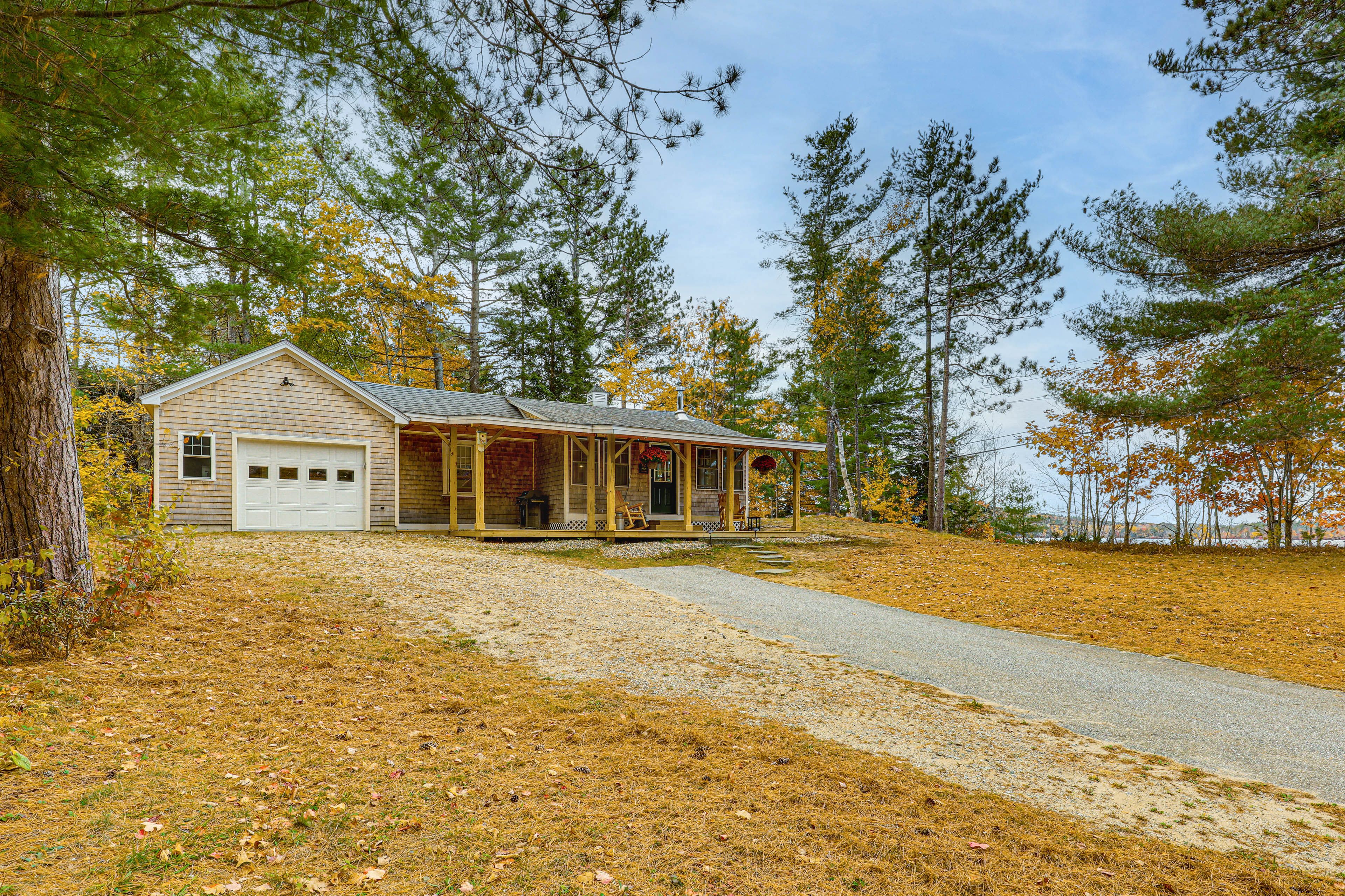 Parking | Garage (1 Vehicle) | Driveway (1 Vehicle)