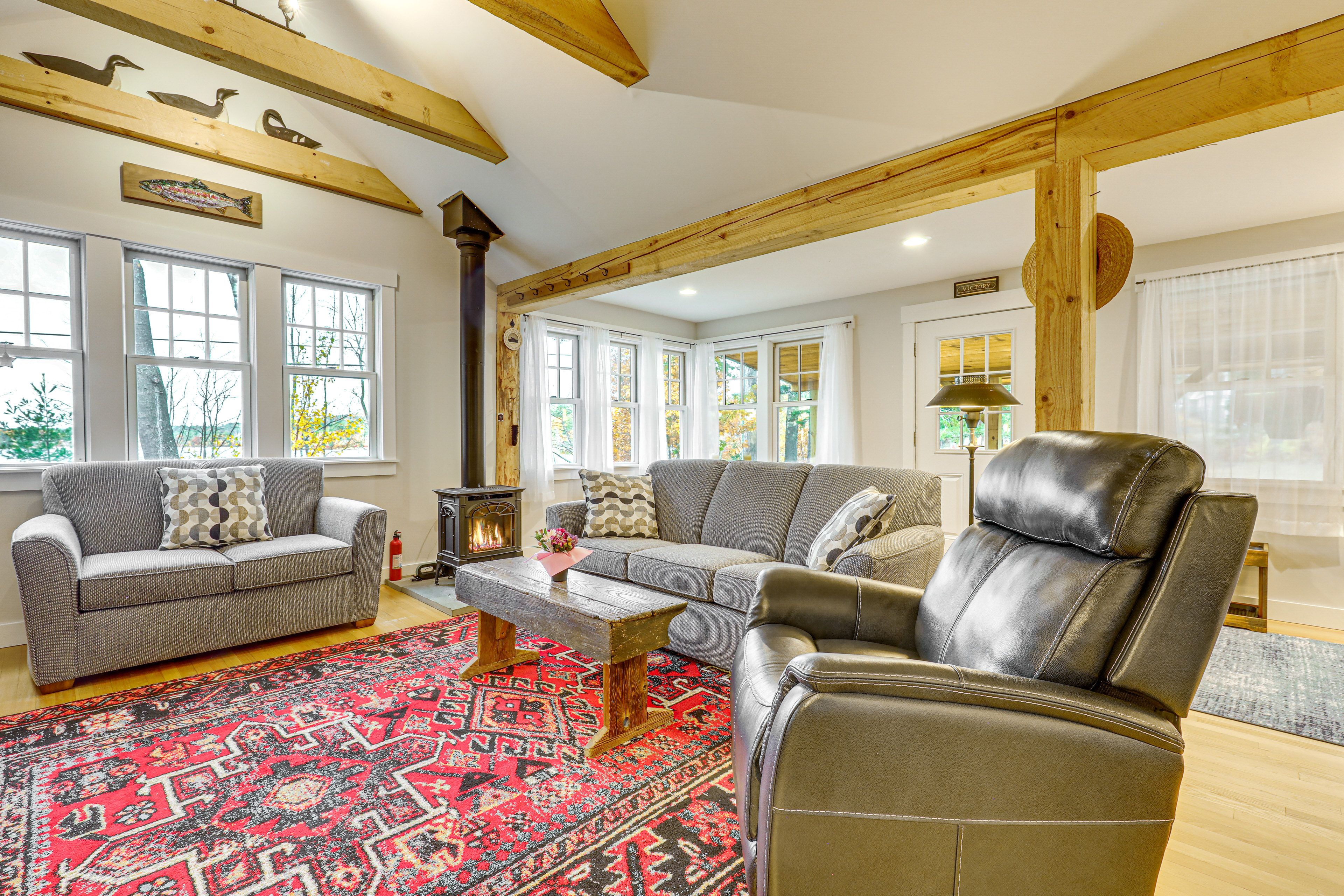 Living Room | Free WiFi | Gas Fireplace
