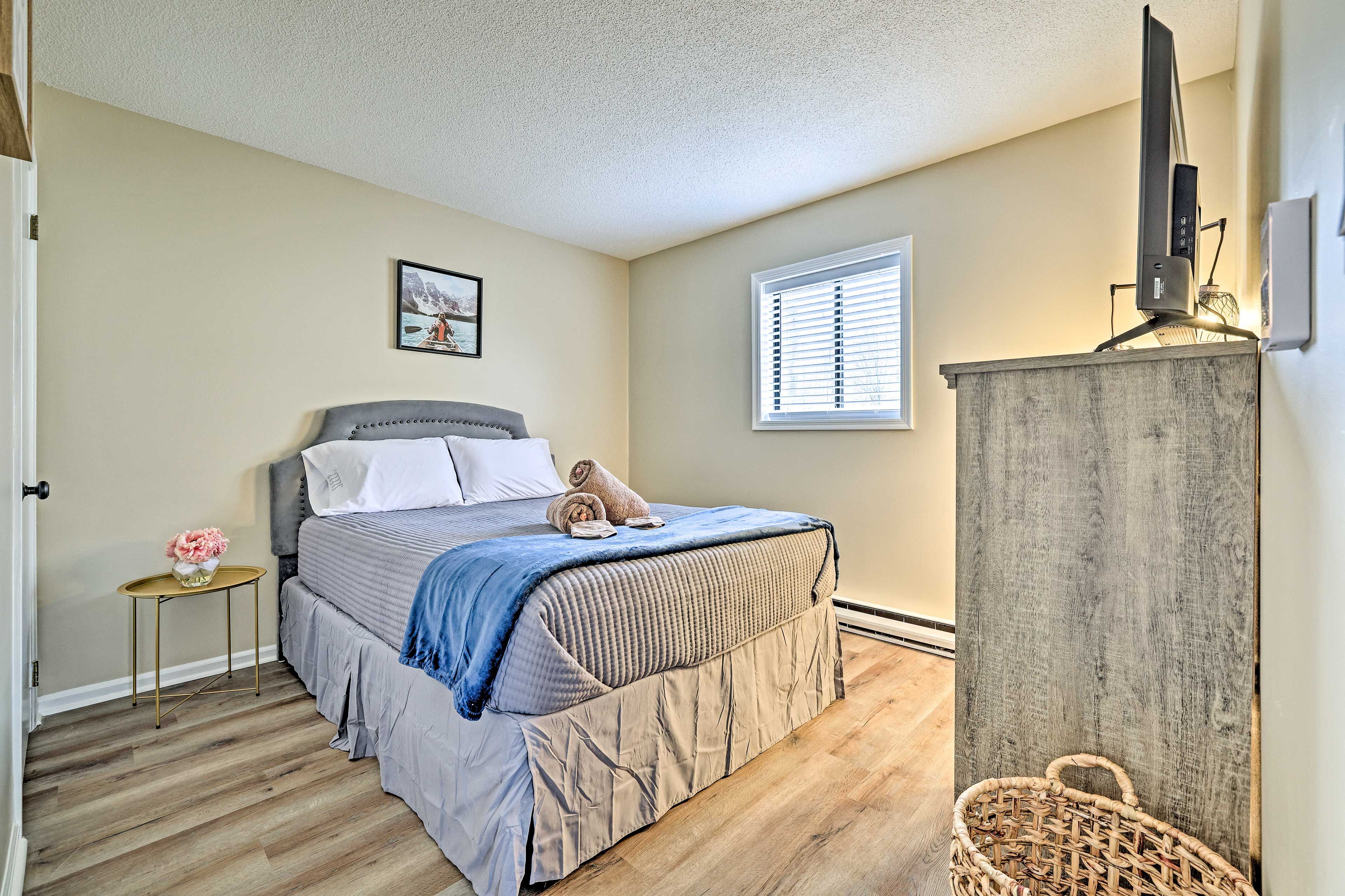 Bedroom 2 | Queen Bed | 1st Floor