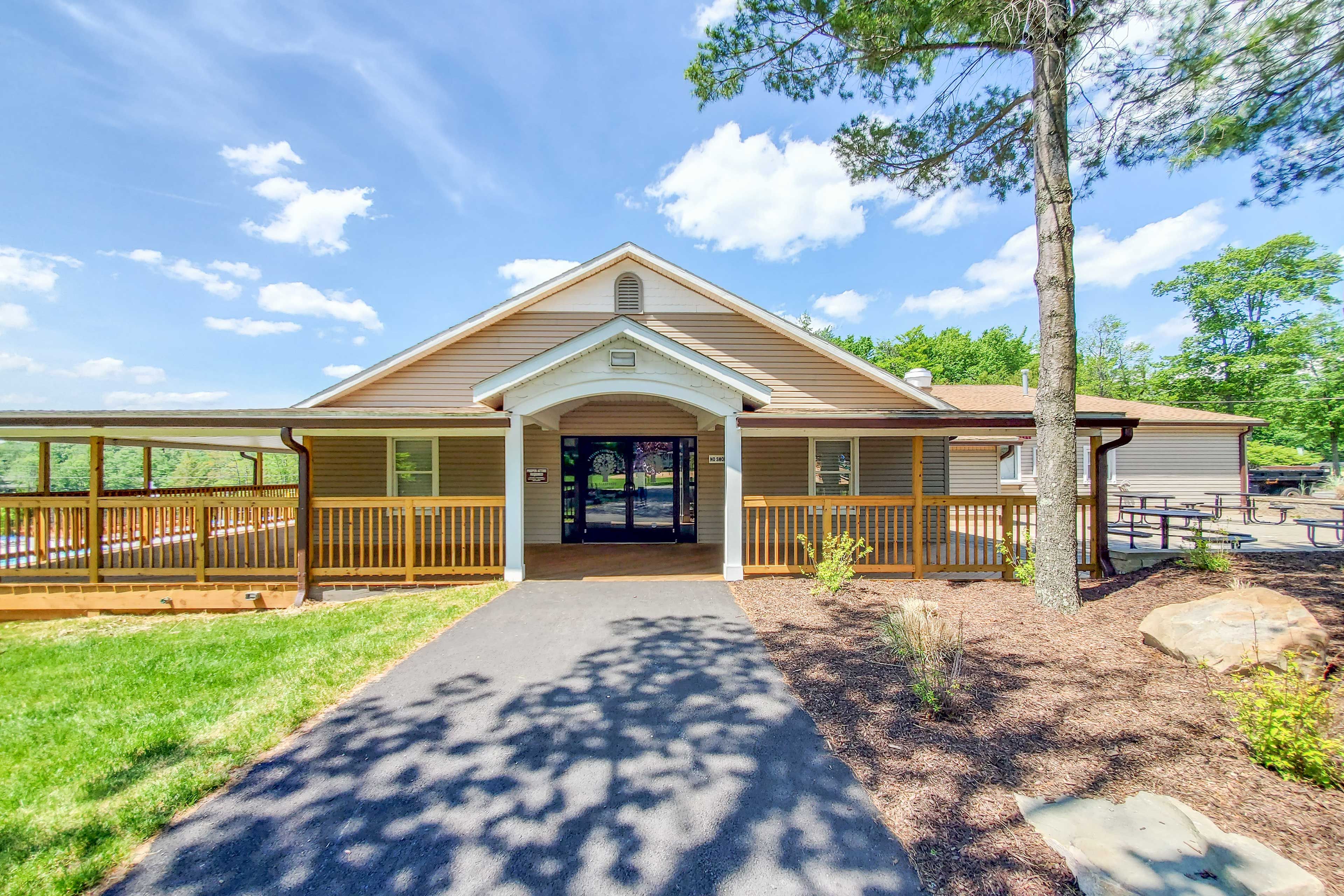 Community Amenities (w/ Fee) | Clubhouse