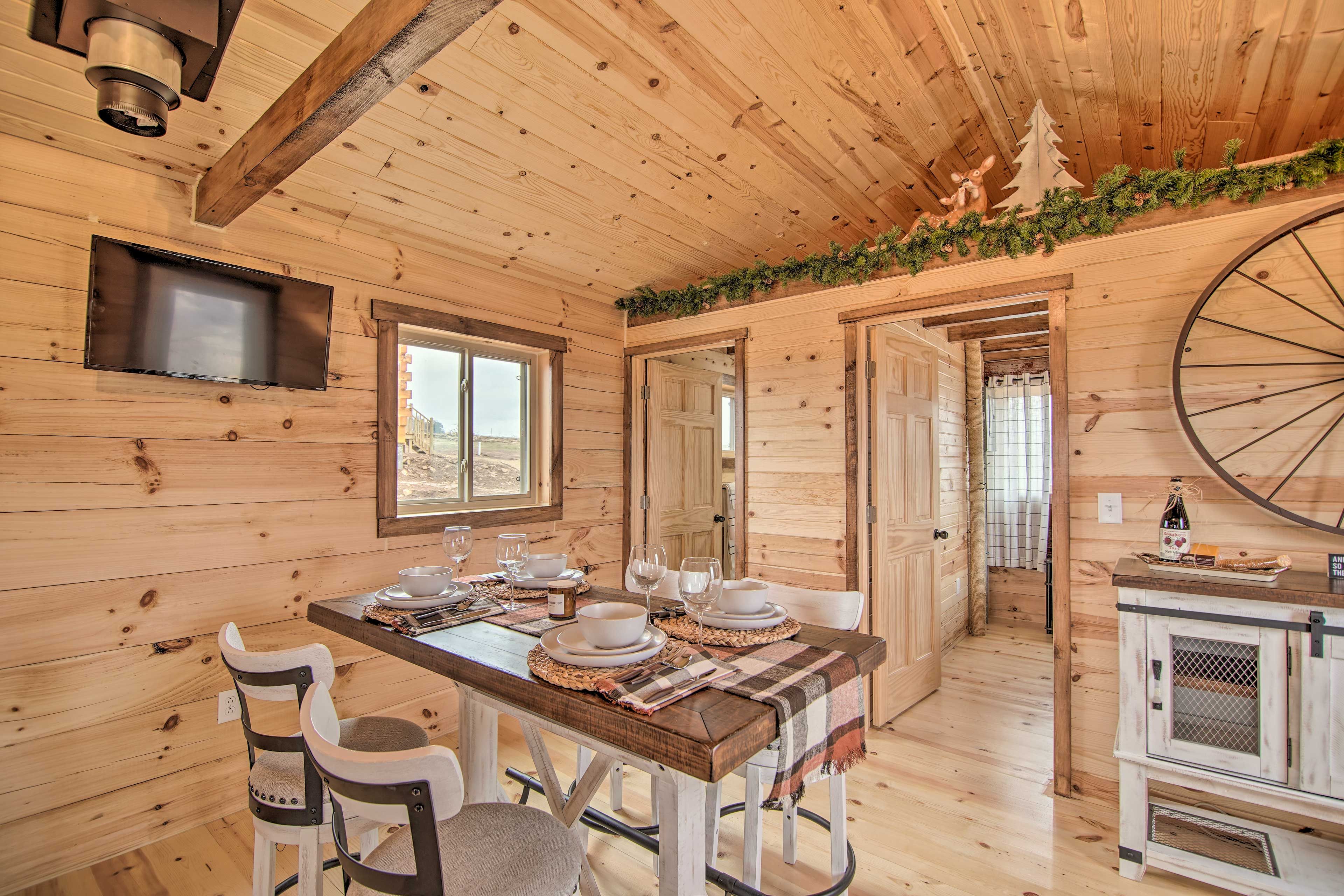 Dining Area | Dishware Provided