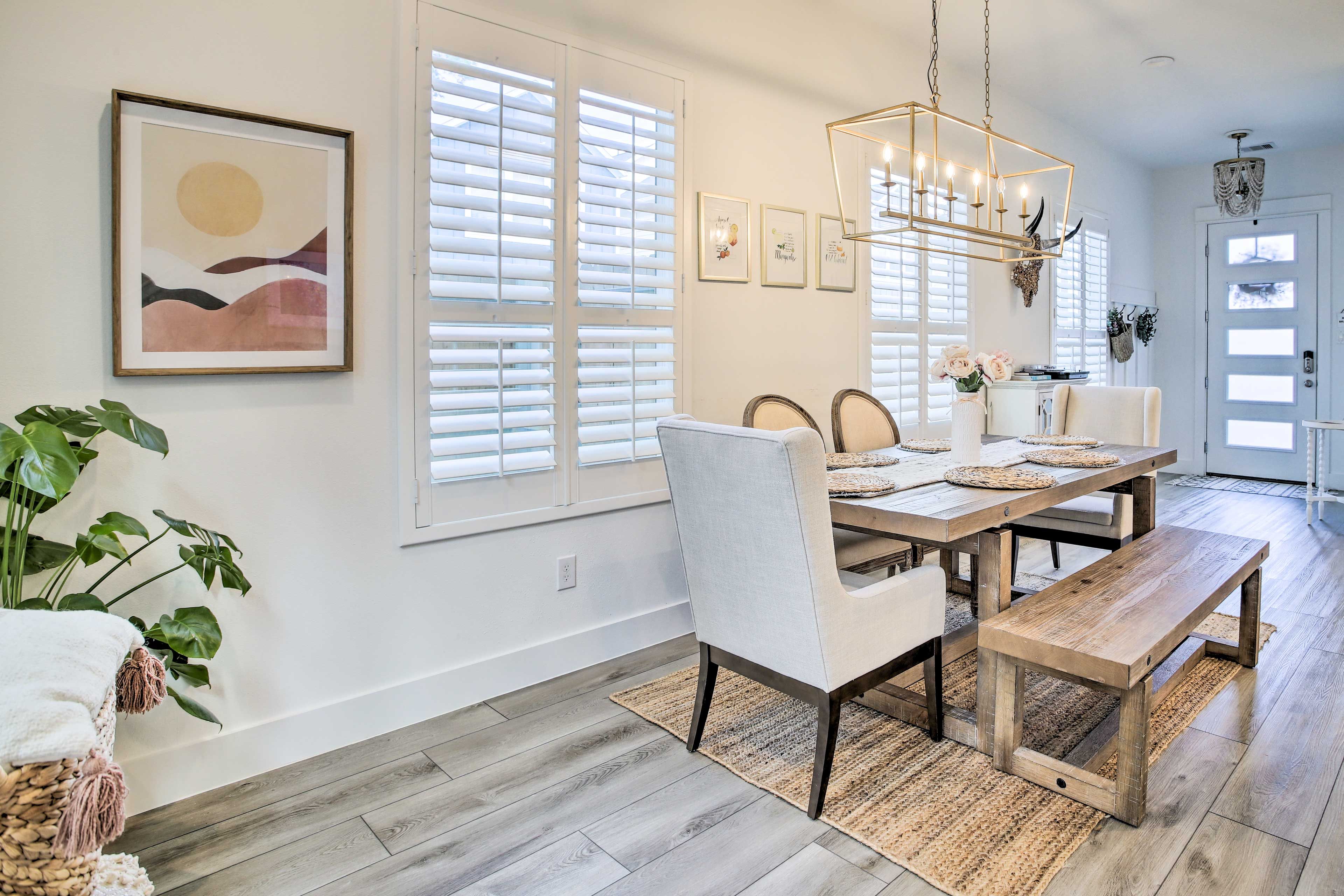 Dining Area | Dishware & Flatware Provided