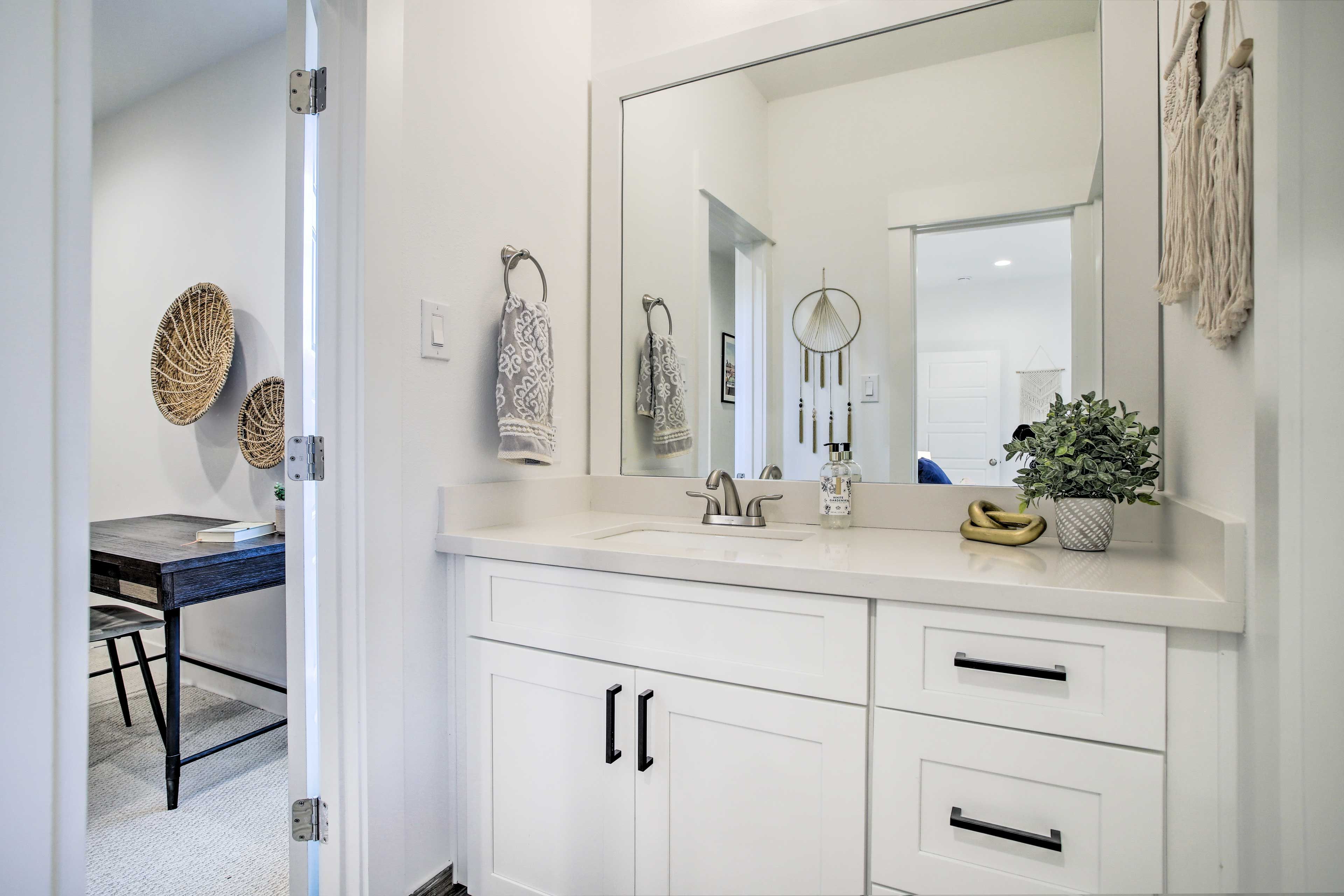 En-Suite Bathroom | Towels Provided