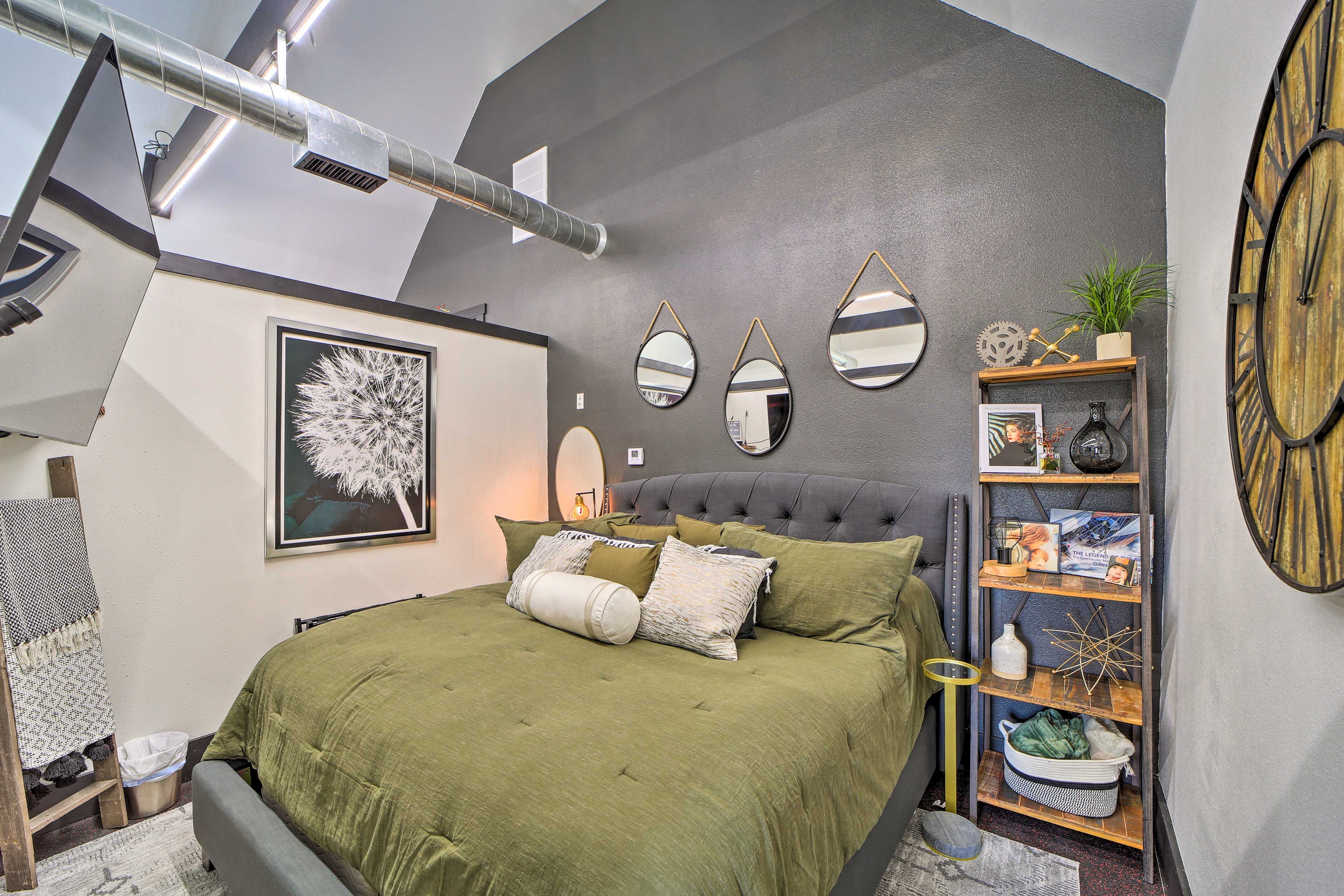 Bedroom | King Bed