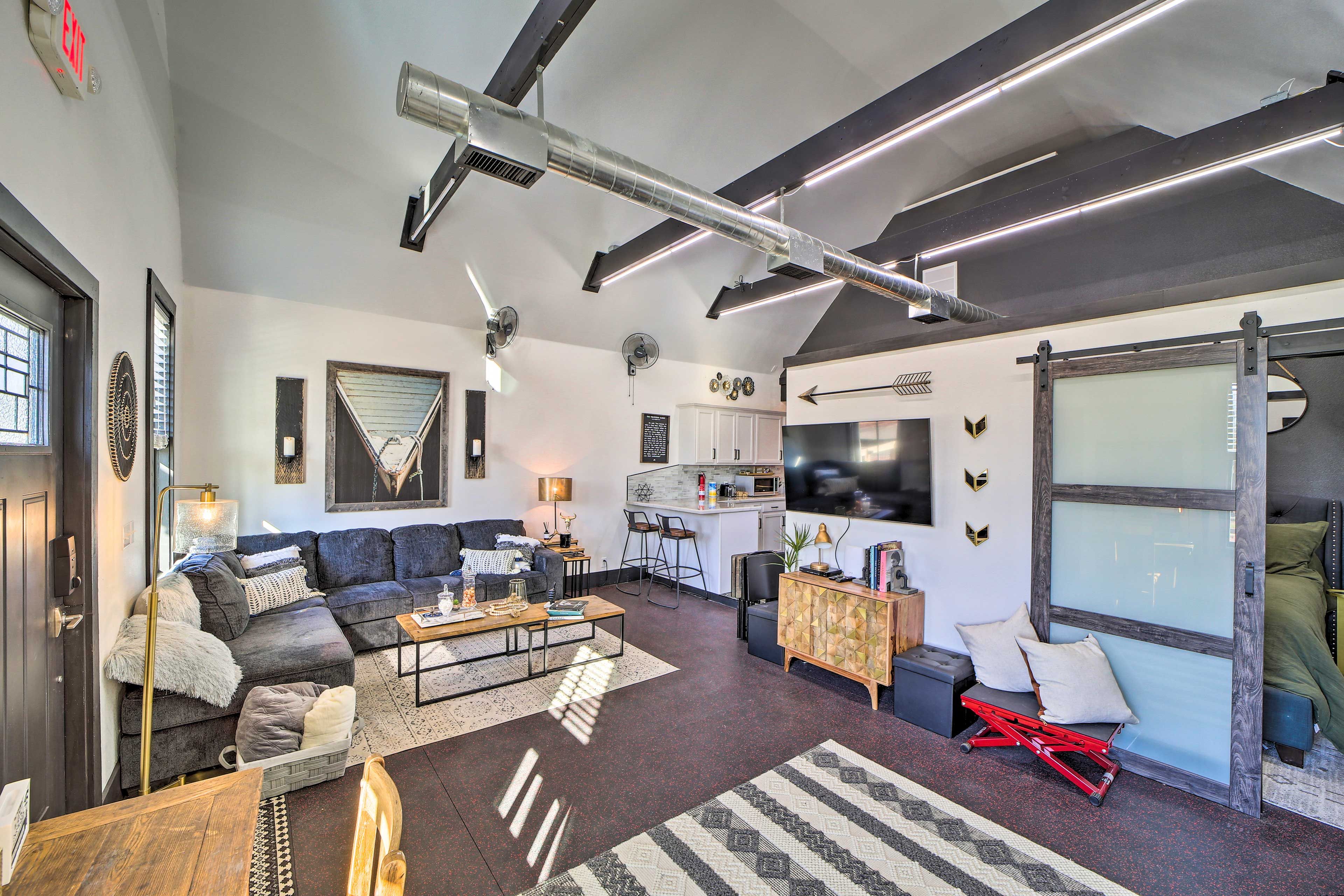 Living Room | Free WiFi | Central A/C
