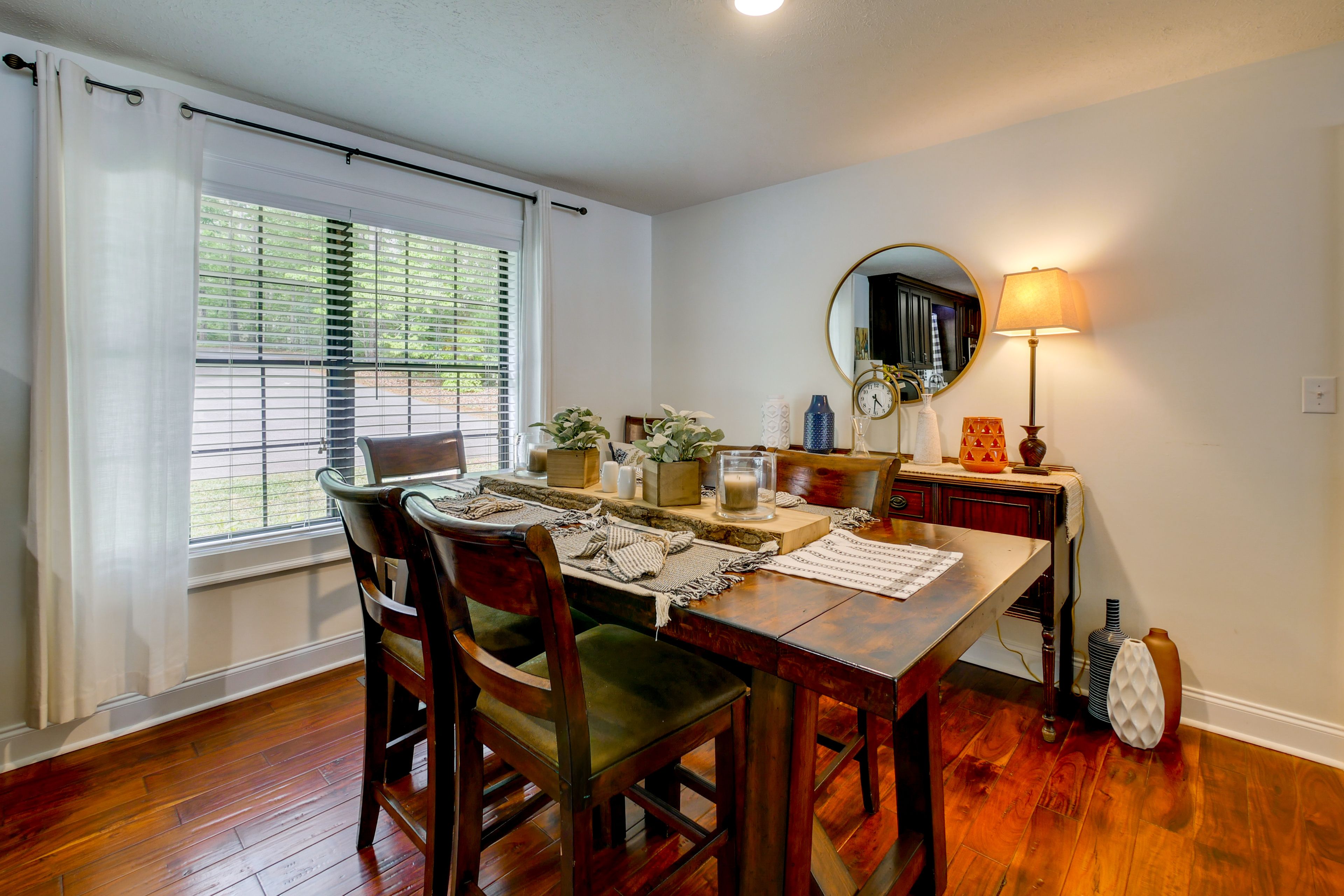 Dining Area | Dishware & Flatware