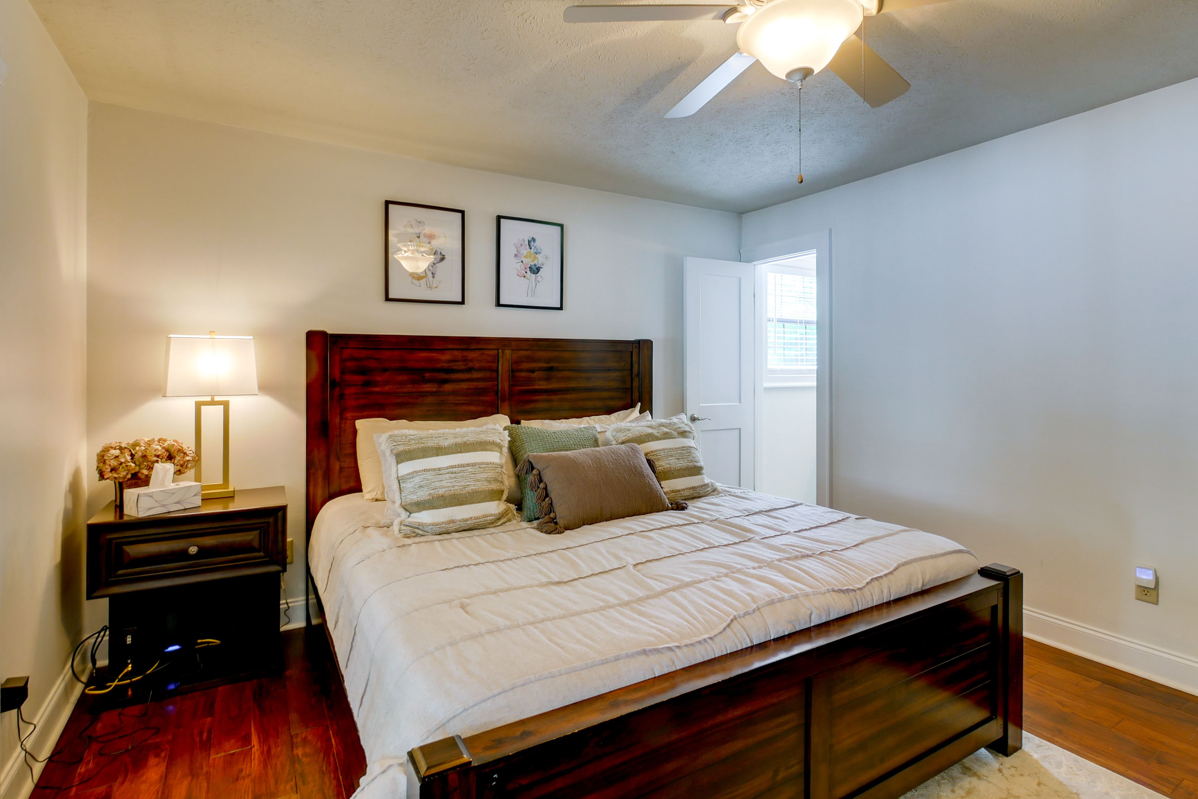 Bedroom 1 | King Bed
