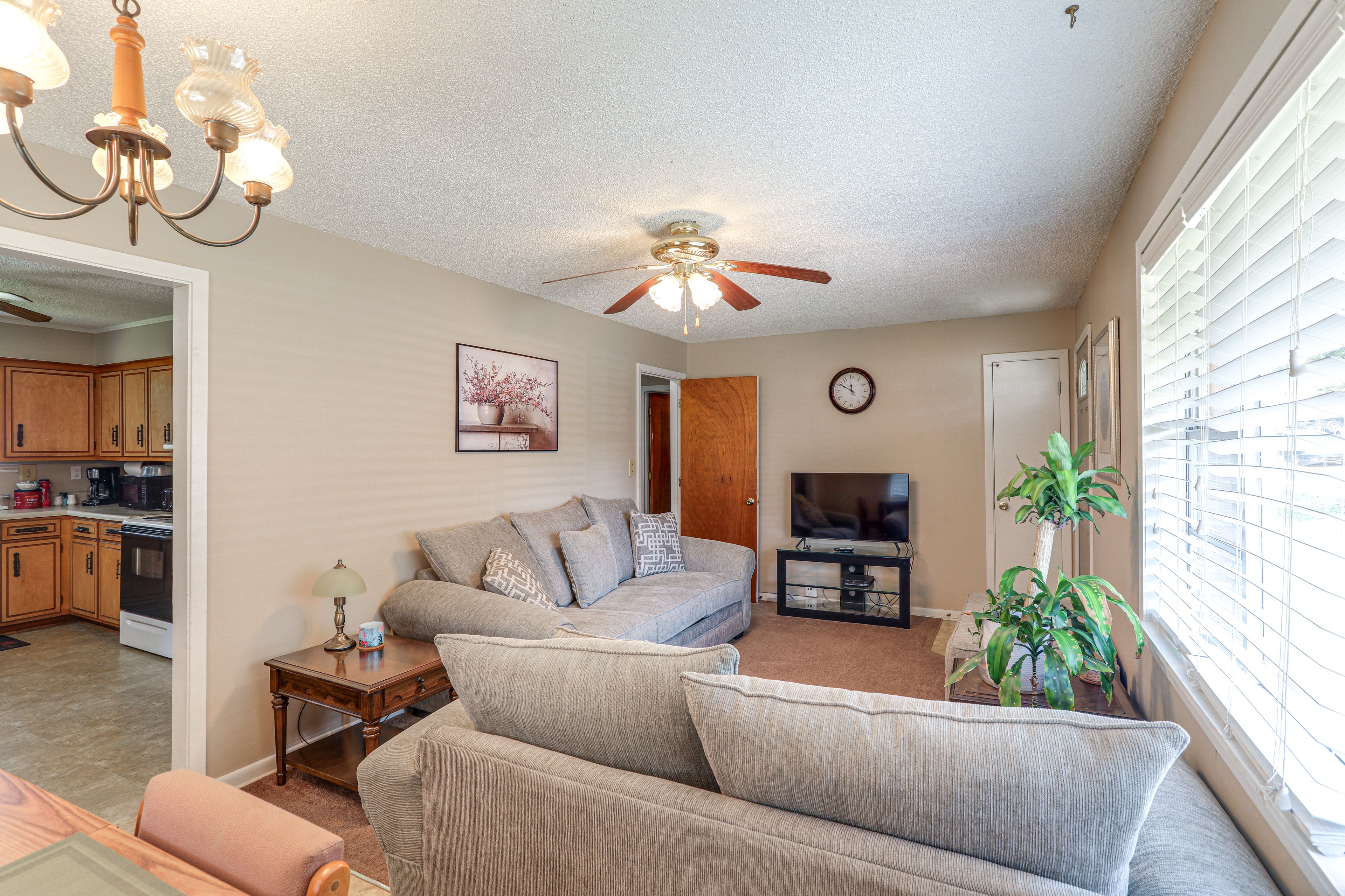 Main Living Space | Queen Sleeper Sofa | Dining Table | Smart TV