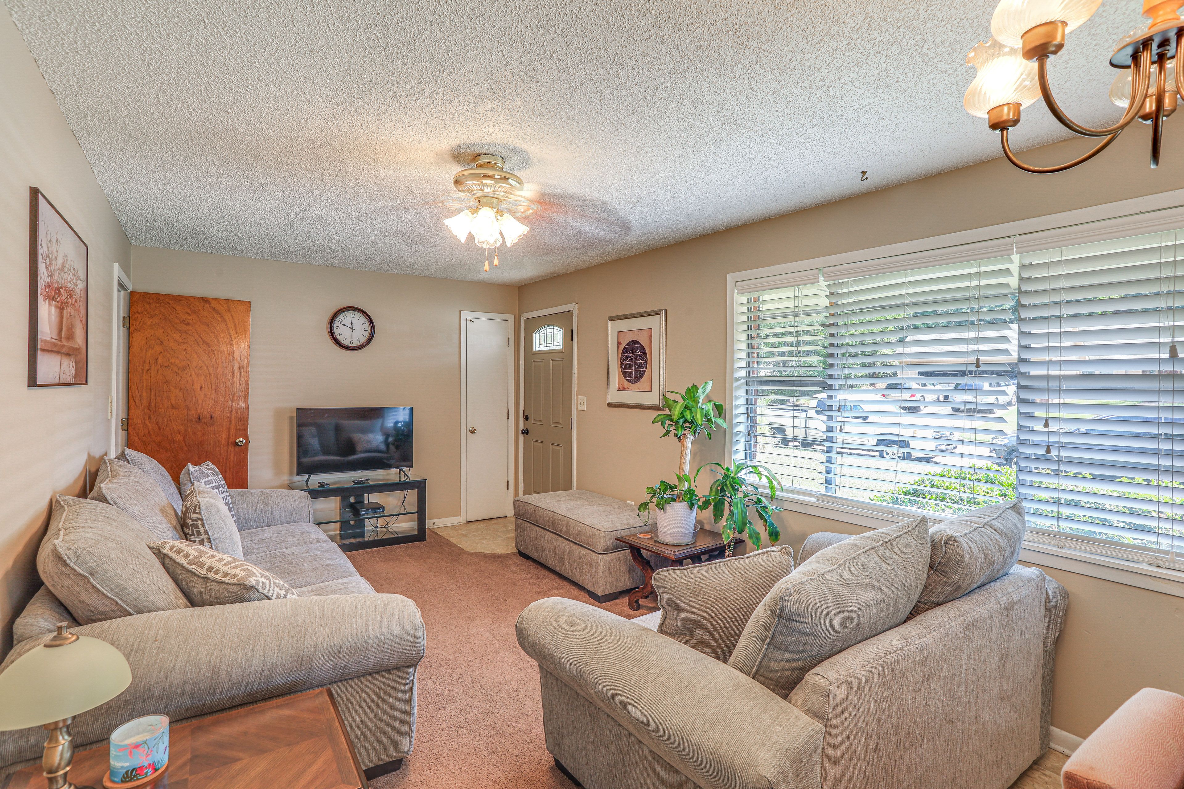 Main Living Space | Central A/C | Central Heat | Free WiFi