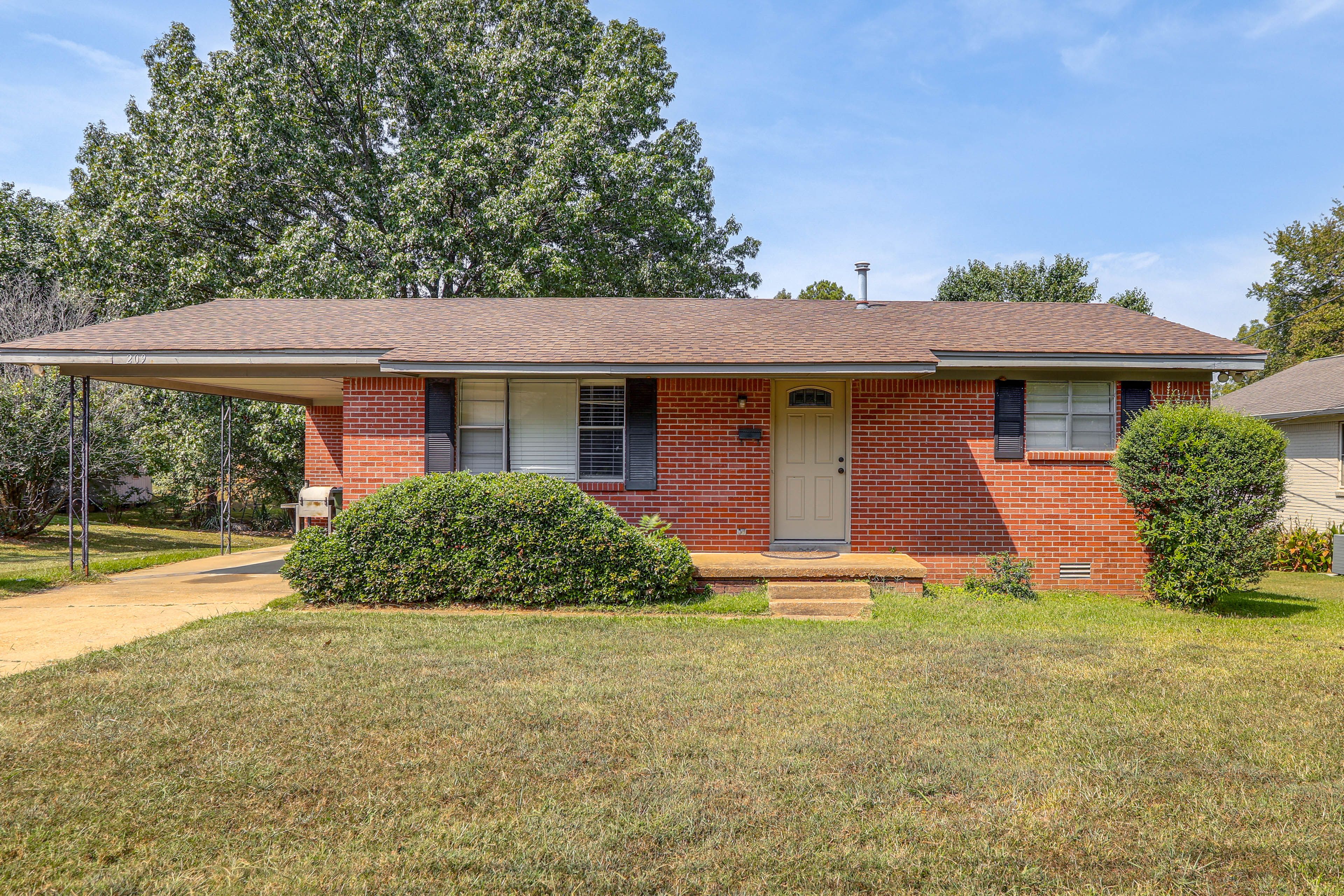 Oxford Vacation Rental | 2BR | 1BA | 1,200 Sq Ft | Stairs Required to Access